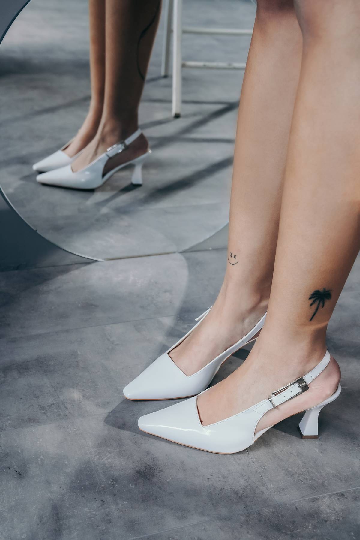 Beyaz Rugan Tasarım Tokalı Kadın Topuklu Ayakkabı Niola