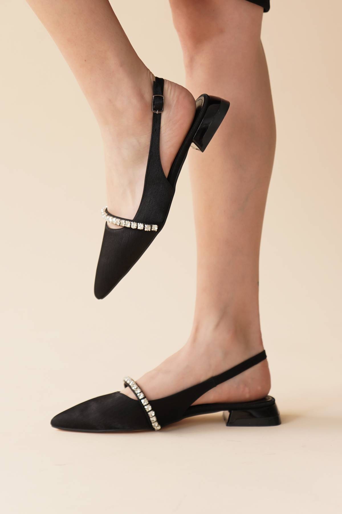Siyah Saten Taş Baretli Kısa Topuklu Ayakkabı Droma