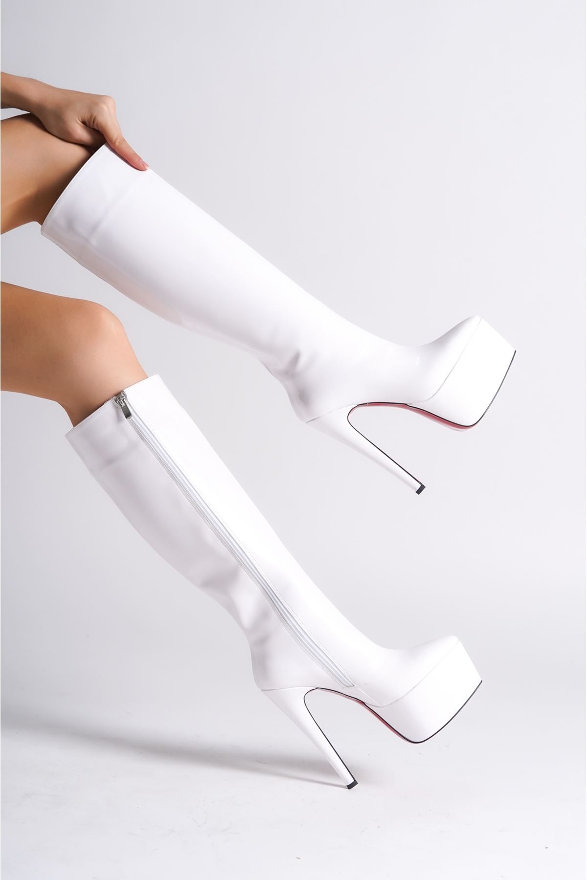 Beyaz Rugan Platform Özel Tasarım İnce Topuklu Kadın Çizme Carmen