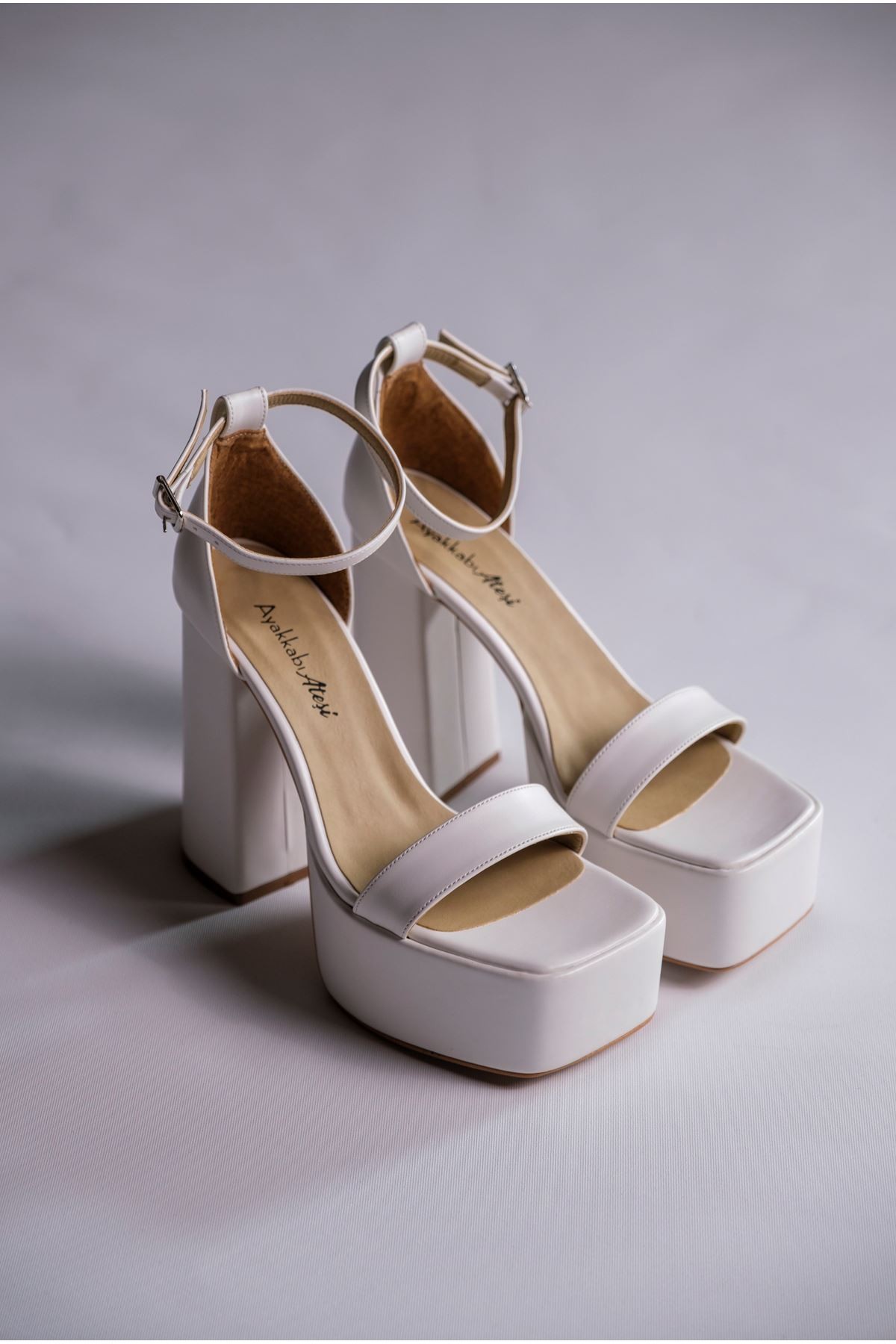 Beyaz Tasarım Platform Alçak Topuklu Kadın Ayakkabı Yolanda