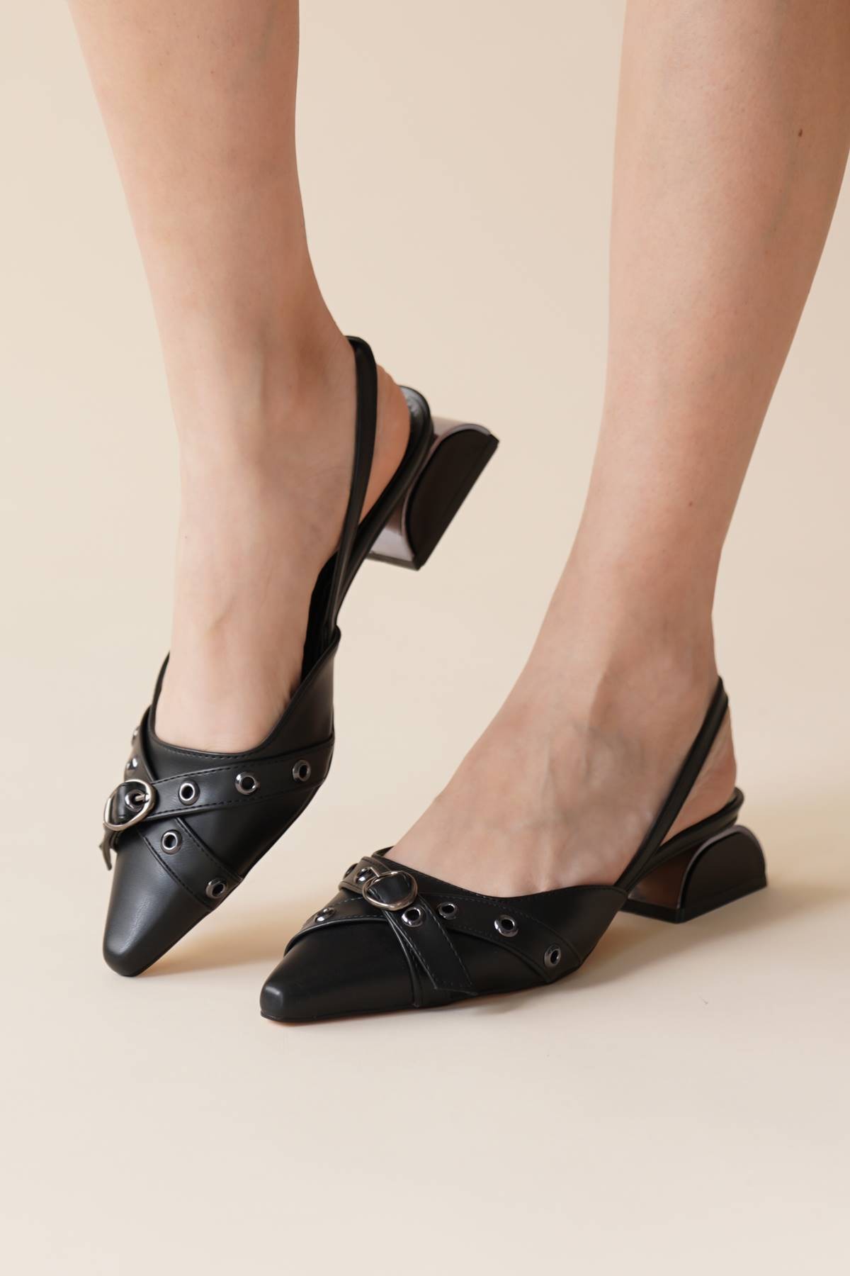 Siyah Cilt Çapraz Baretli Kısa Topuklu Ayakkabı Frona