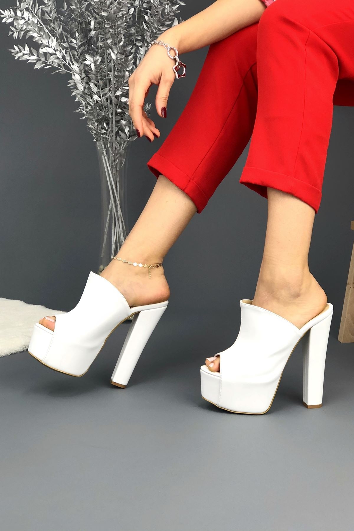 Beyaz Simsi Kadın Topuklu Ayakkkabı