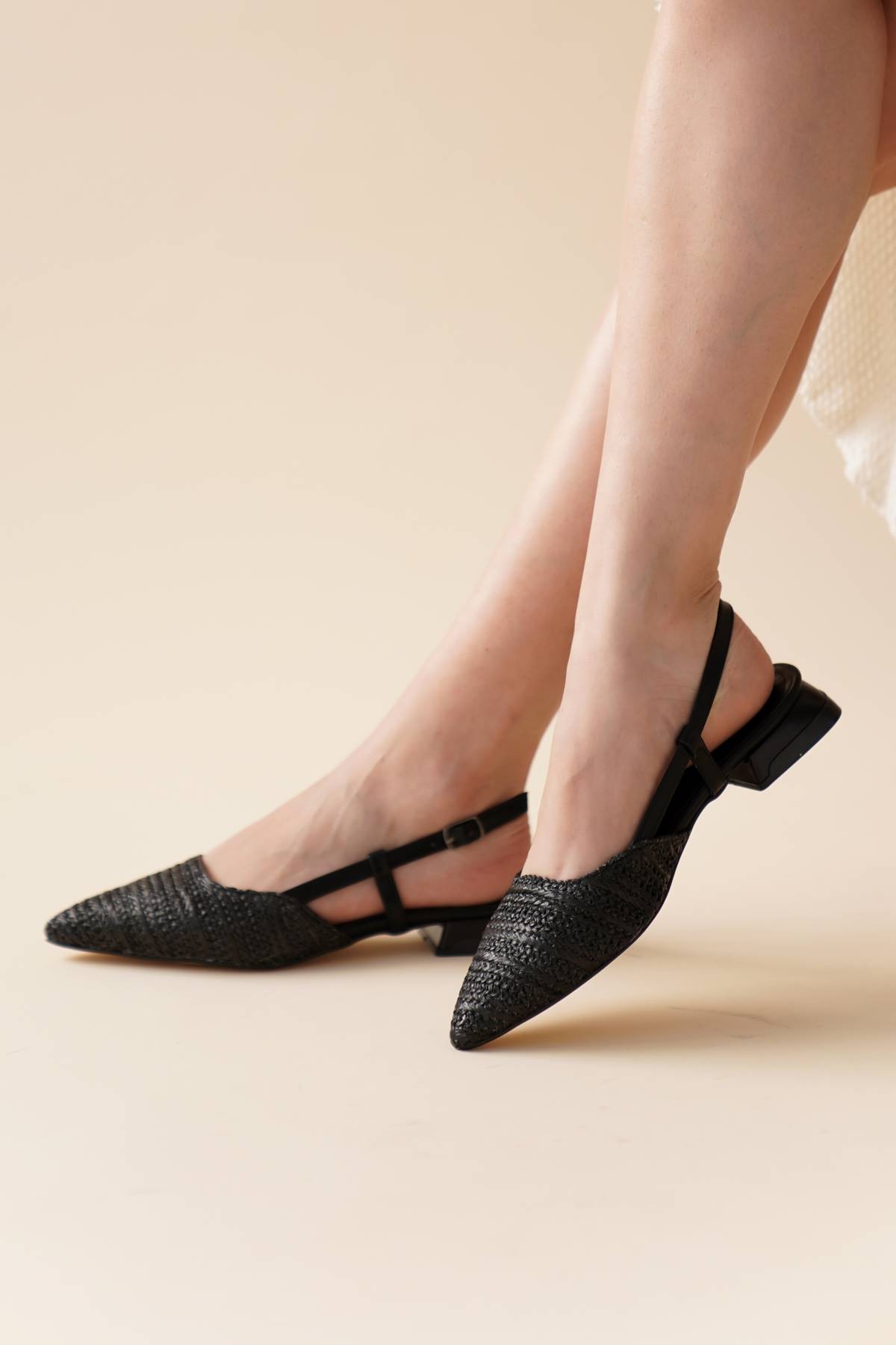 Siyah Cilt Hasır Kadın Kısa Topuklu Ayakkabı Roli