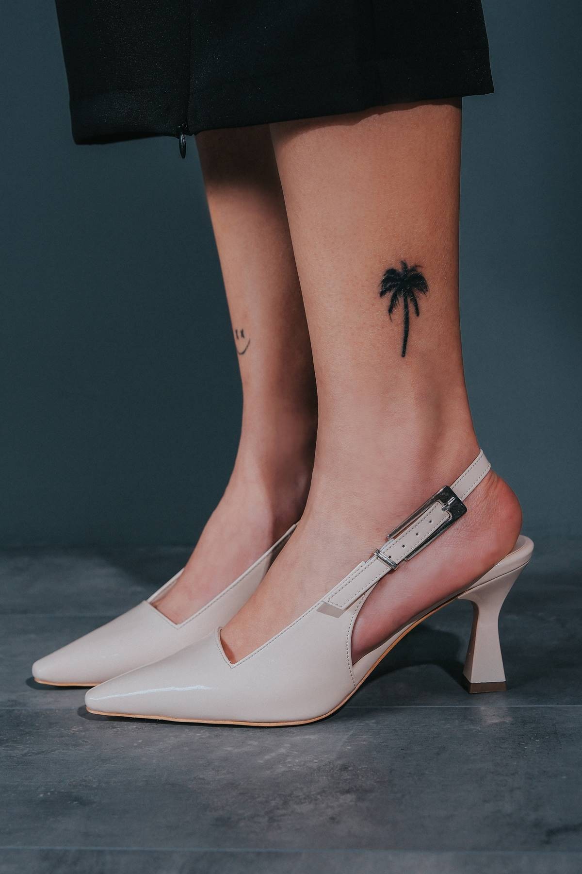 Bej Rugan Tasarım Tokalı Kadın Topuklu Ayakkabı Niola