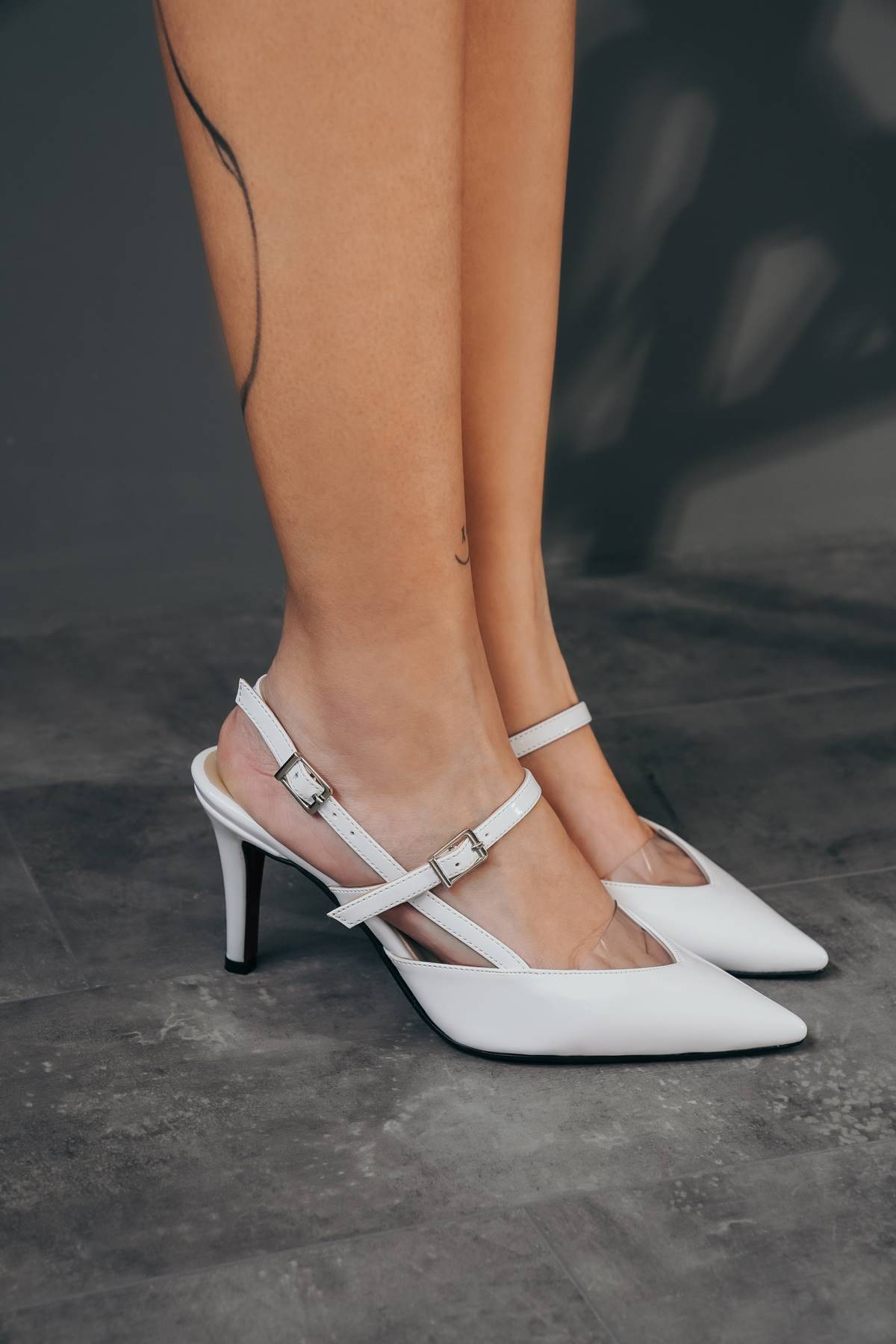 Beyaz Rugan Kısa Kadın Topuklu Ayakkabı Priyas