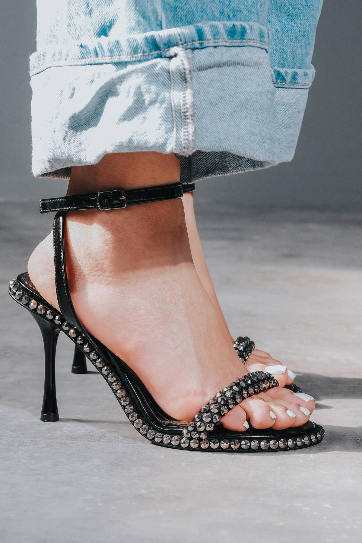 Siyah Rugan Gümüş Taşlı Özel İnce Topuklu Tasarım Kadın Ayakkabı Miller