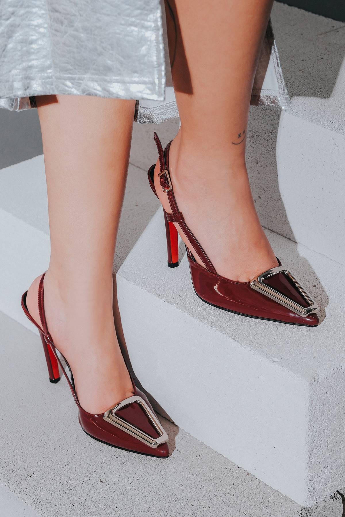 Bordo Özel Tokalı Kadın İnce Topuklu Ayakkabı Tina