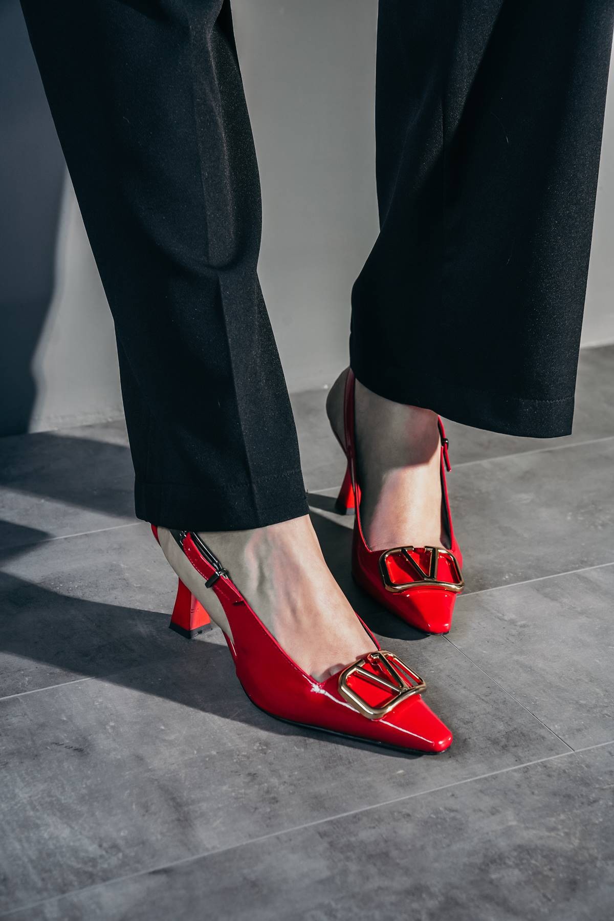 Kırmızı Rugan V Toka Detaylı Kadın Topuklu Ayakkabı Niolas
