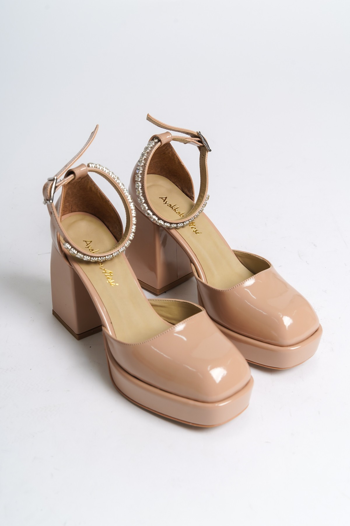 Nude Rugan Taş Detaylı Özel Tasarım Alçak Topuklu Kadın Ayakkabısı Sandyo