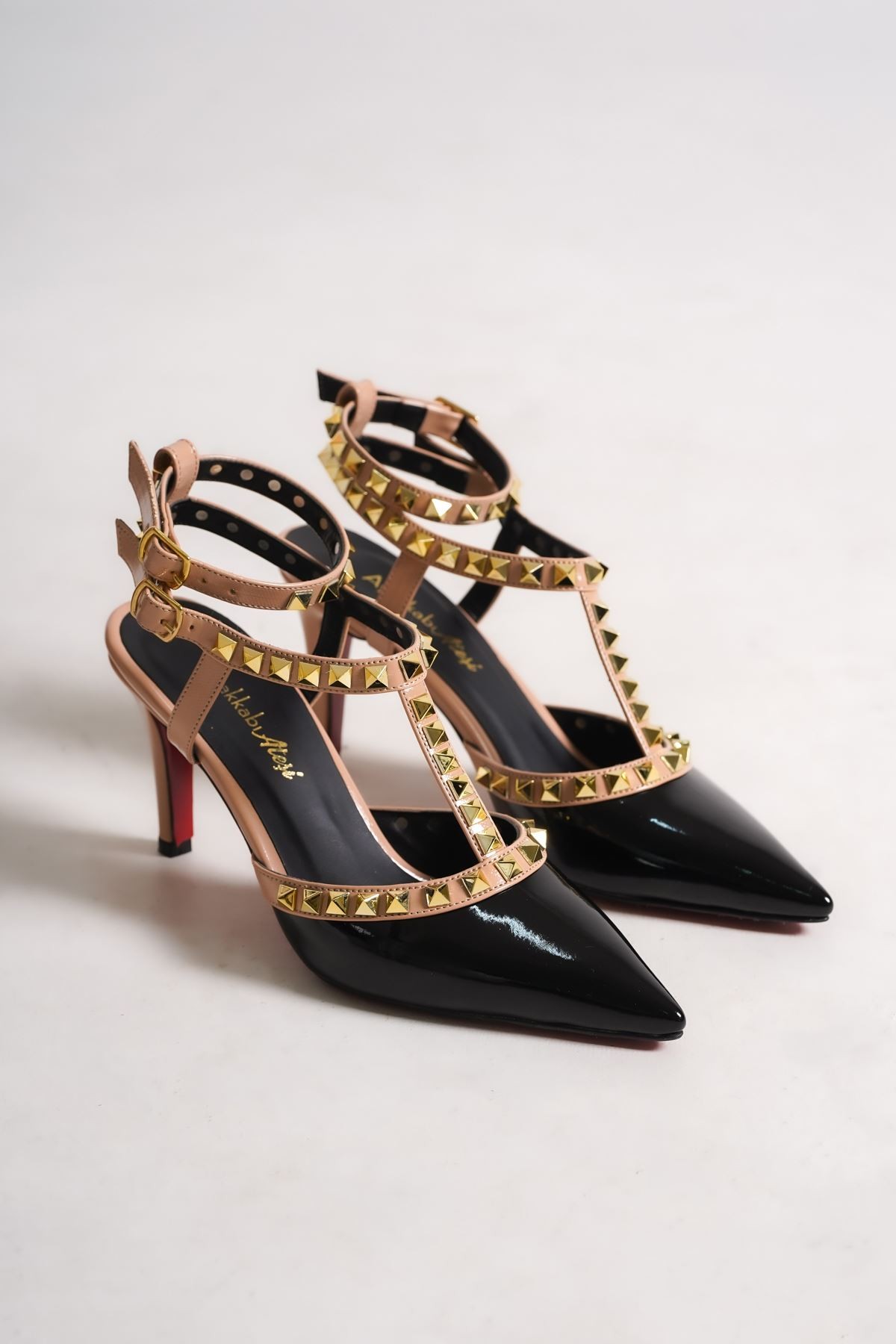 Siyah Rugan Troklu Özel Tasarım Kadın İnce Topuklu Ayakkabı Stiletto Sarah