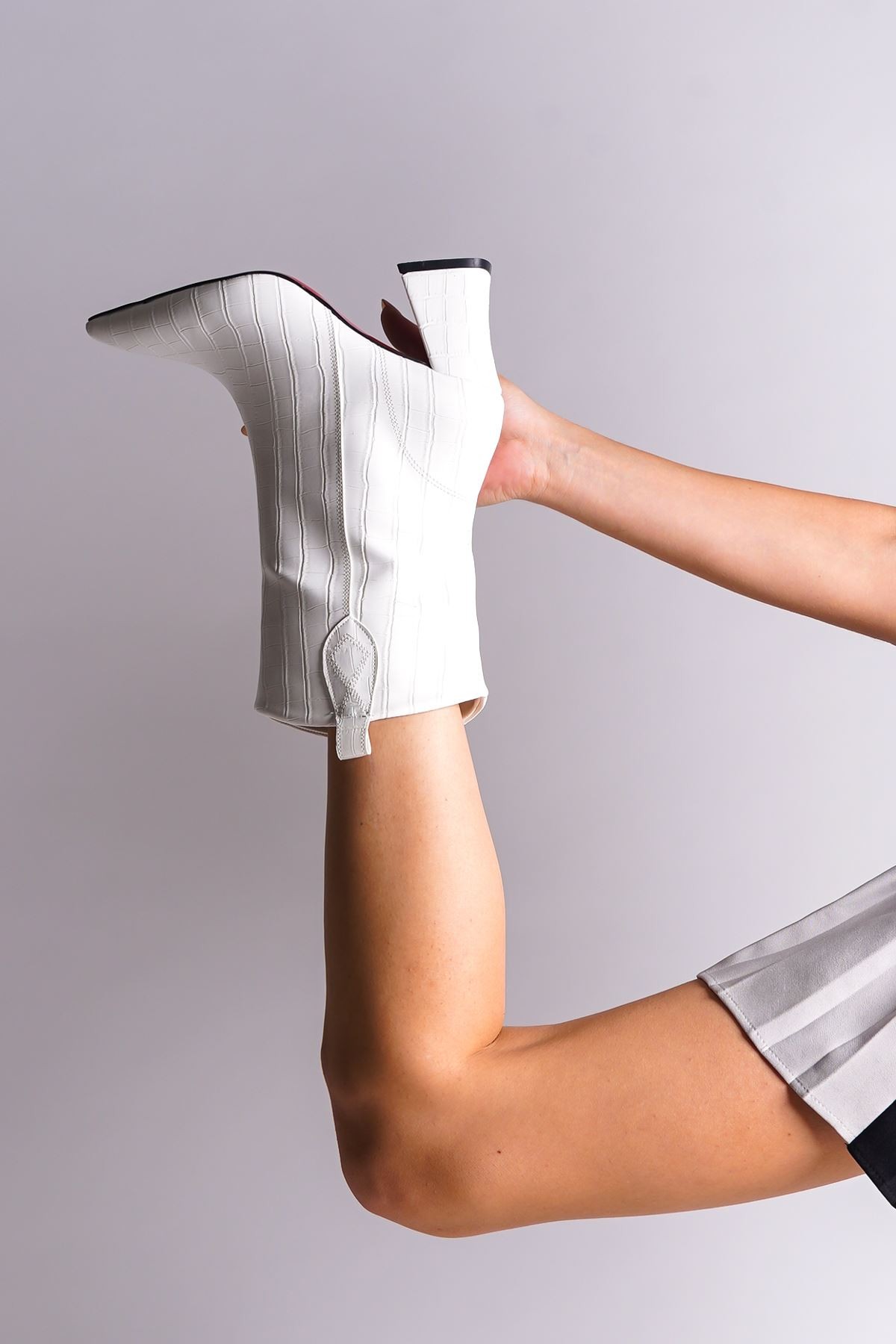 Beyaz Tasarım Kadın Bot Alçak Topuklu Ayakkabı Berry