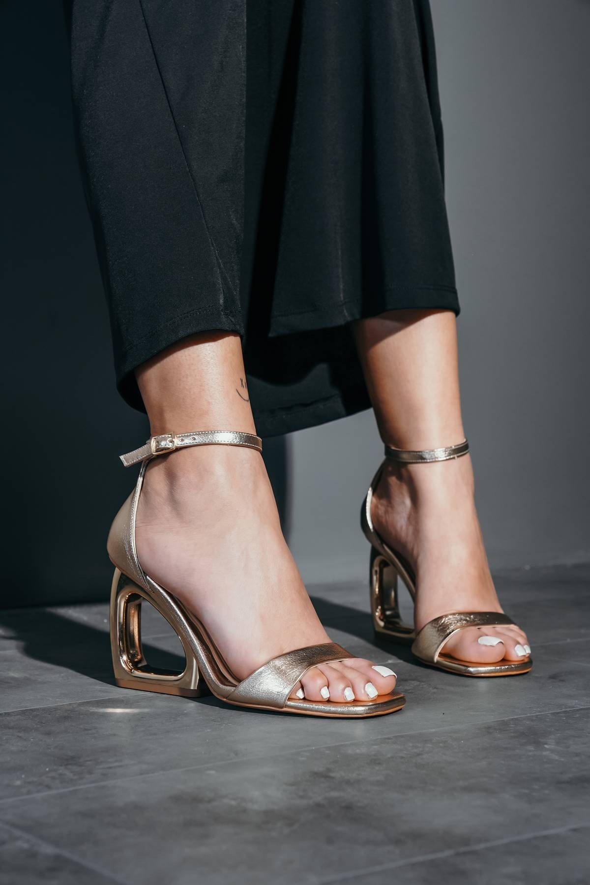 Gold Sultan Tasarım Kadın Topuklu Ayakkabı Giera