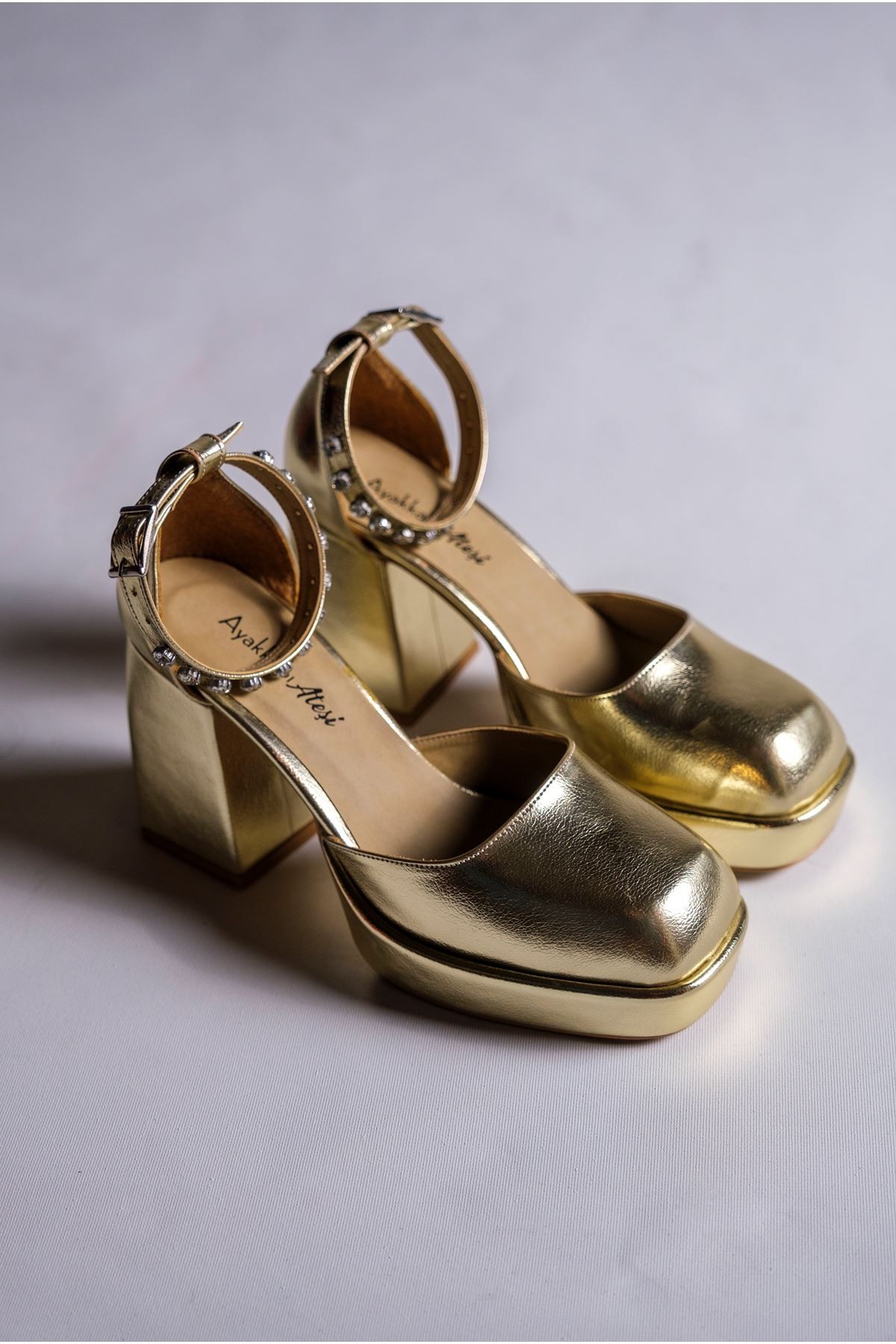 Altın Sandy Taşlı Platform Kadın Ayakkabı
