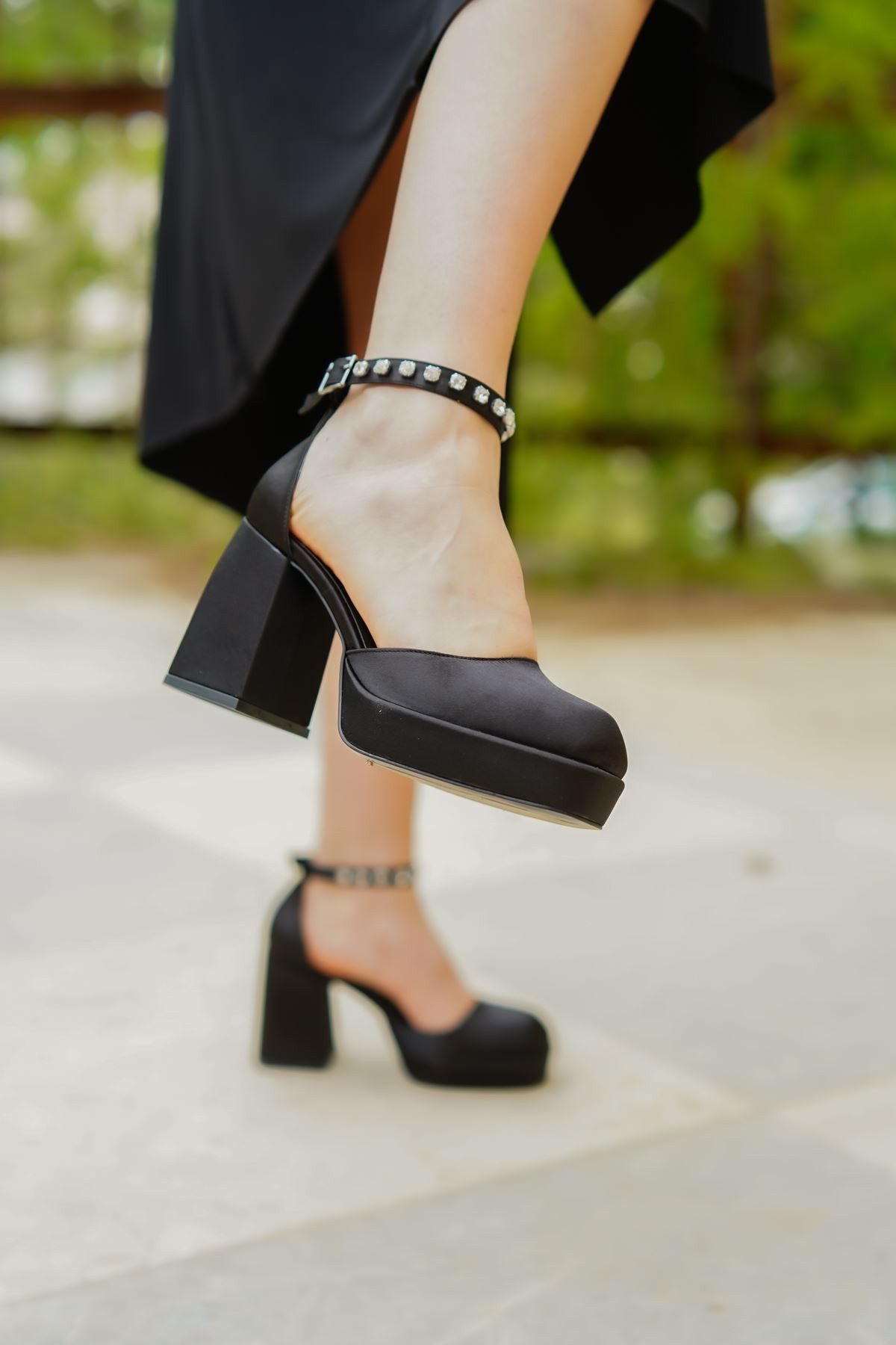 Siyah Saten Sandy Taşlı Platform Kadın Ayakkabı