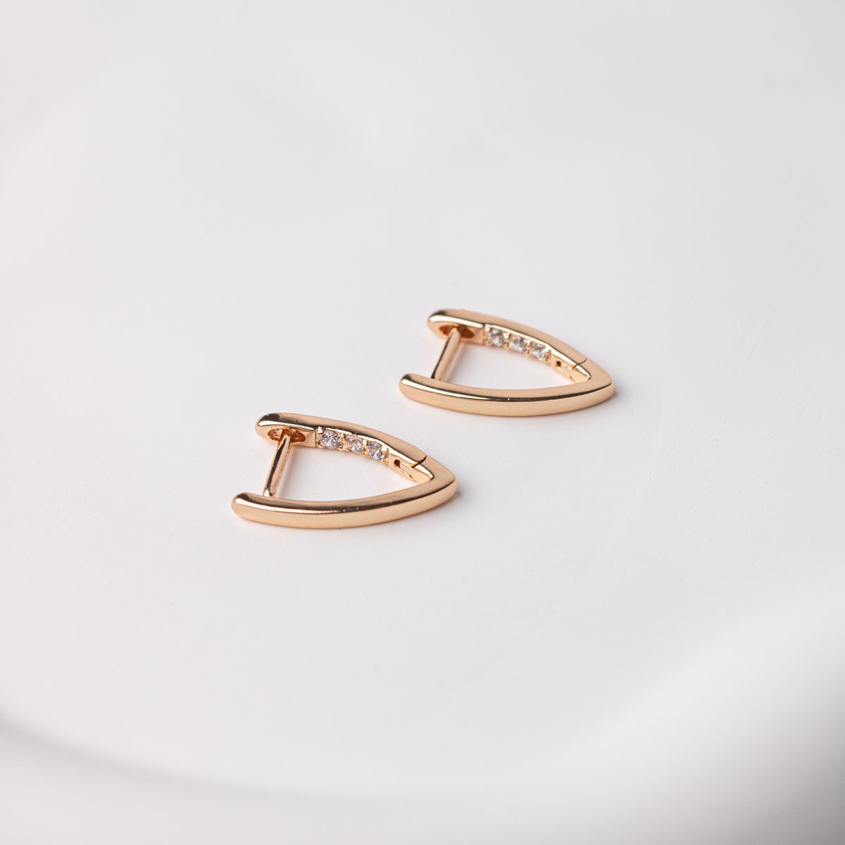 Minimal Taş İşlemeli Gold Küpe