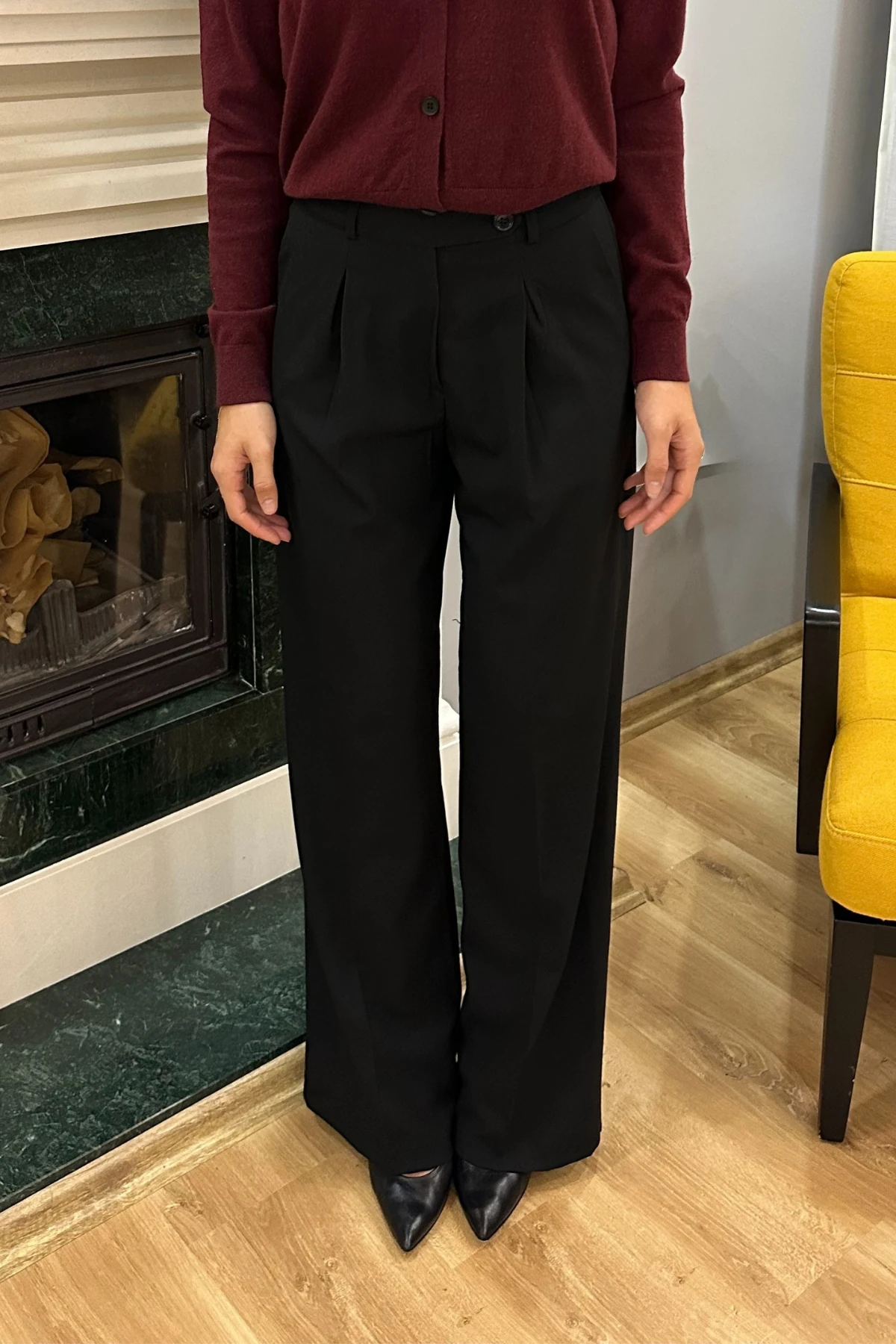 Siyah Pile Detaylı Kumaş Pantolon