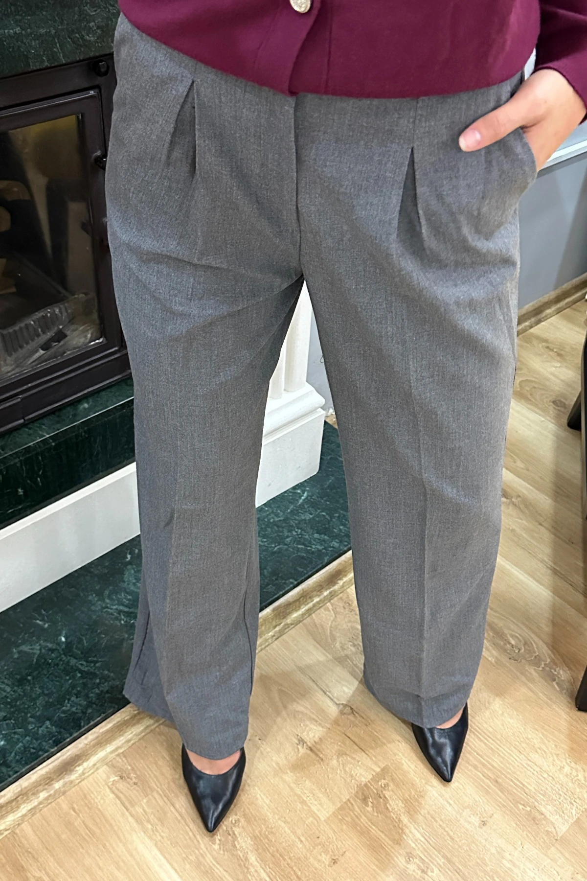 Gri Pile Detaylı Kumaş Pantolon