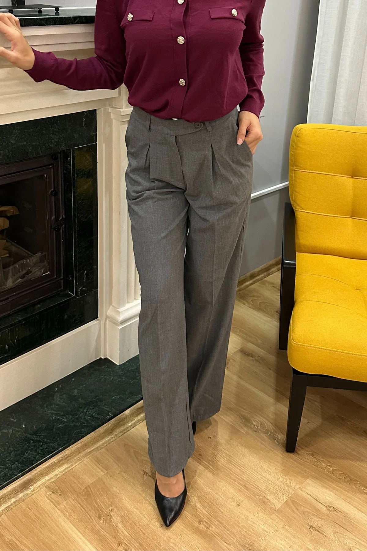 Gri Pile Detaylı Kumaş Pantolon