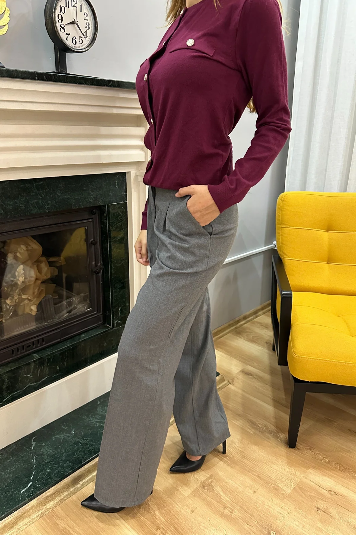 Gri Pile Detaylı Kumaş Pantolon