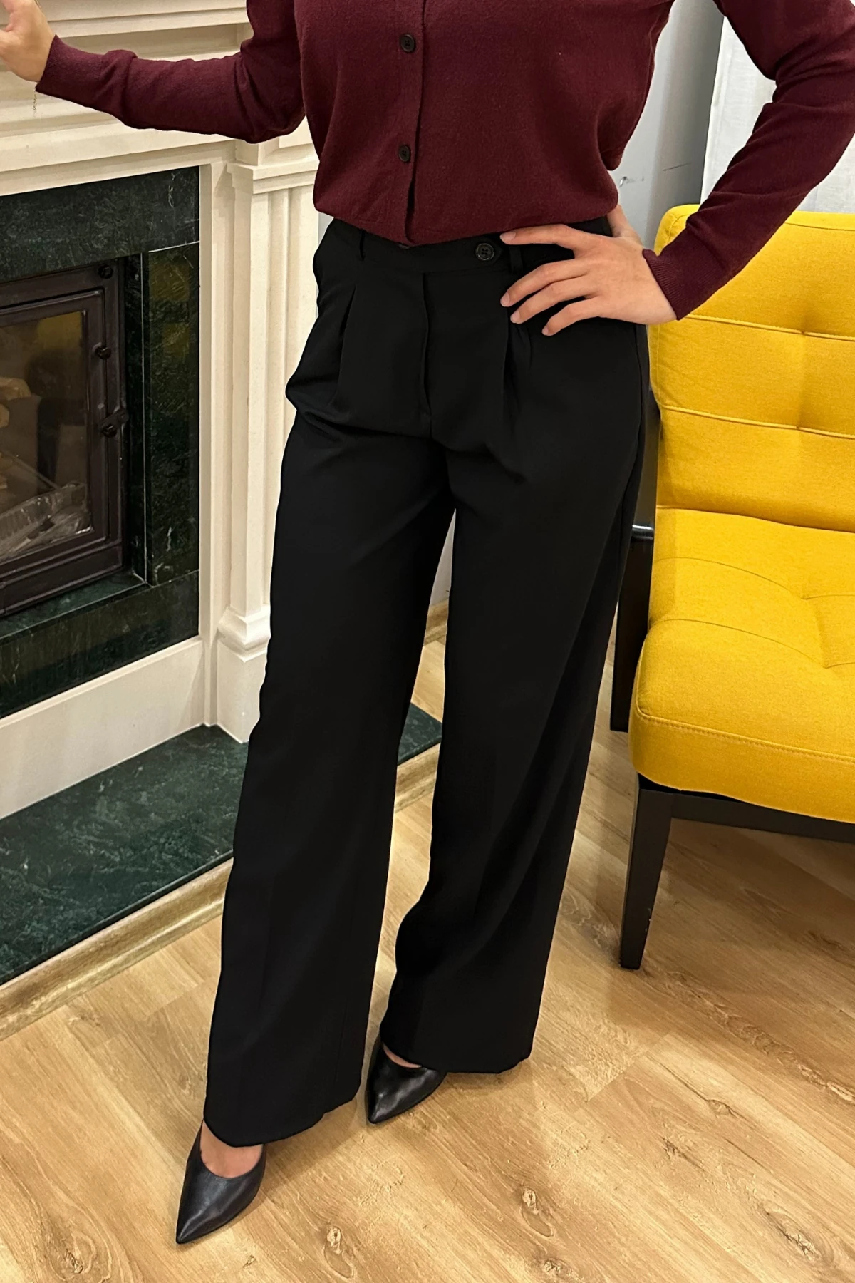 Siyah Pile Detaylı Kumaş Pantolon