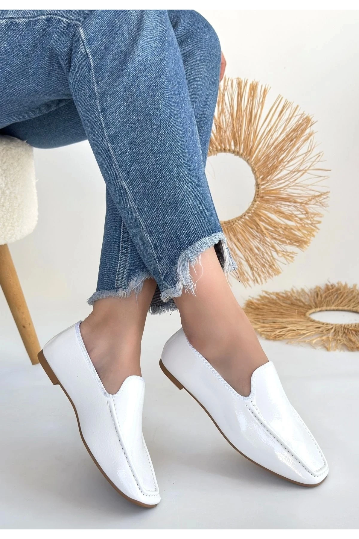 Betra Beyaz Rugan Babet Ayakkabı