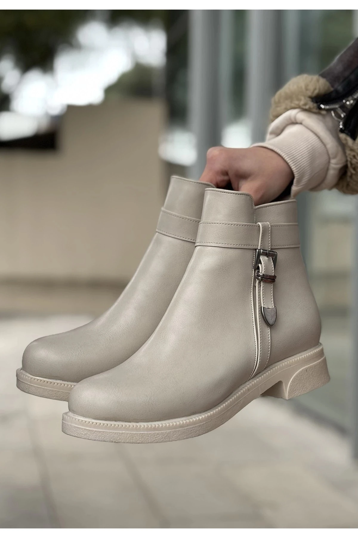 Wiota Bej Cilt Topuklu Bot - Lisinya