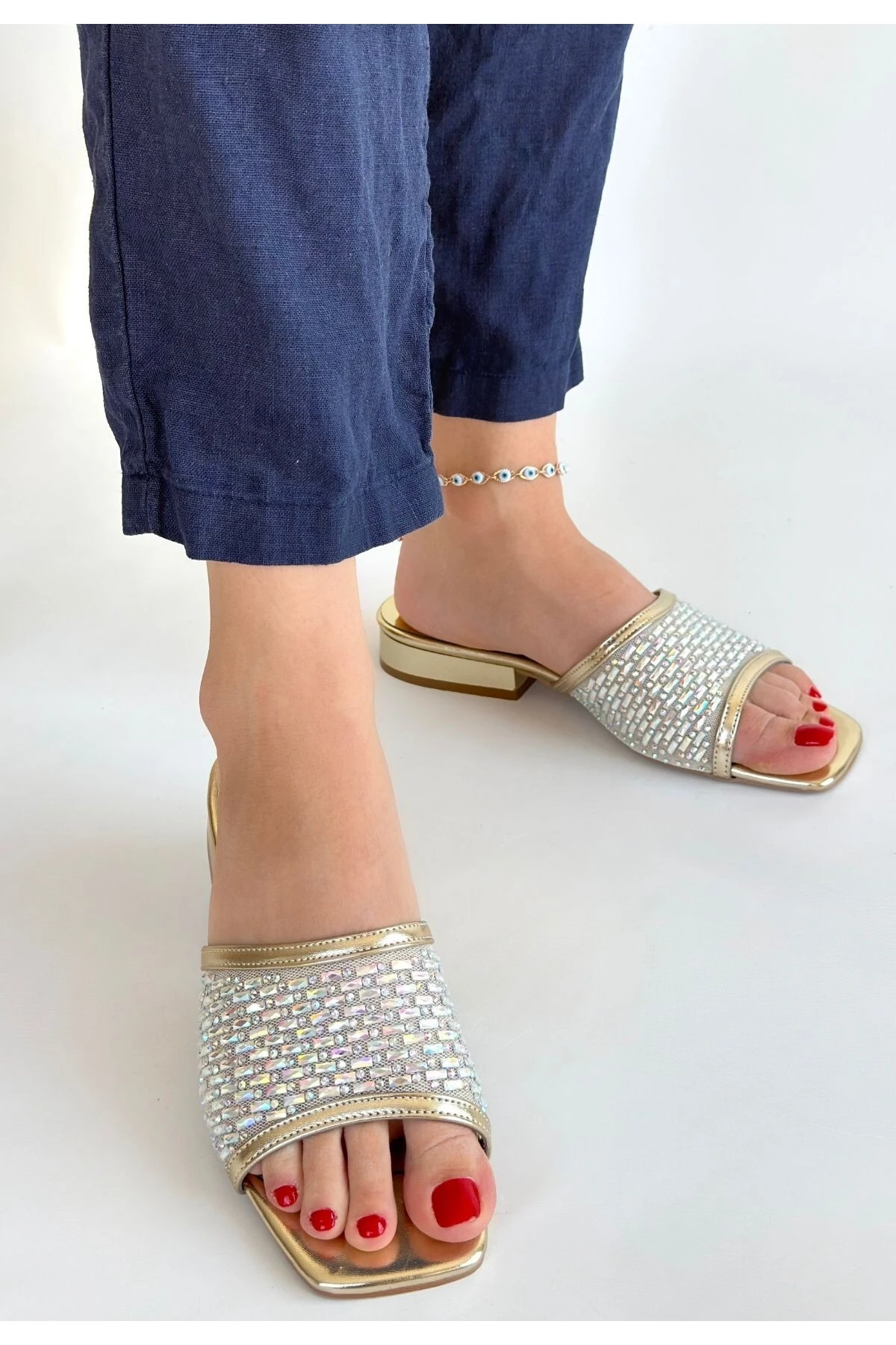 Ortu Gold Cilt İşlemeli Terlik - Lisinya