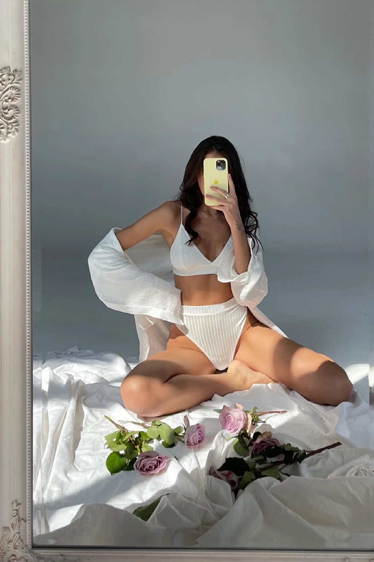 Kadın Beyaz Yüksek Bel Dolgusuz Slip Takım – Modern, Konforlu ve Günlük Kombinlere Uygun