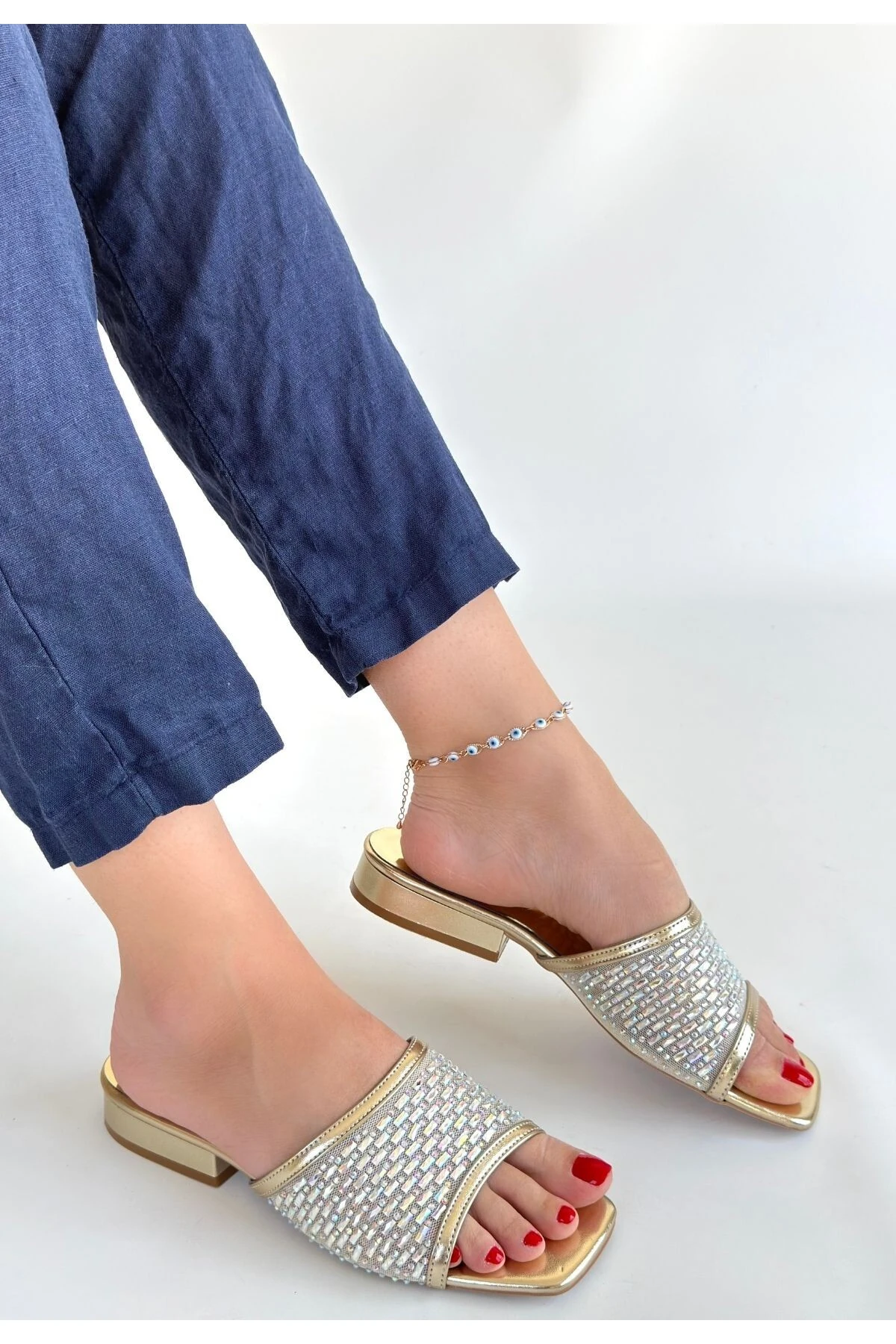 Ortu Gold Cilt İşlemeli Terlik - Lisinya