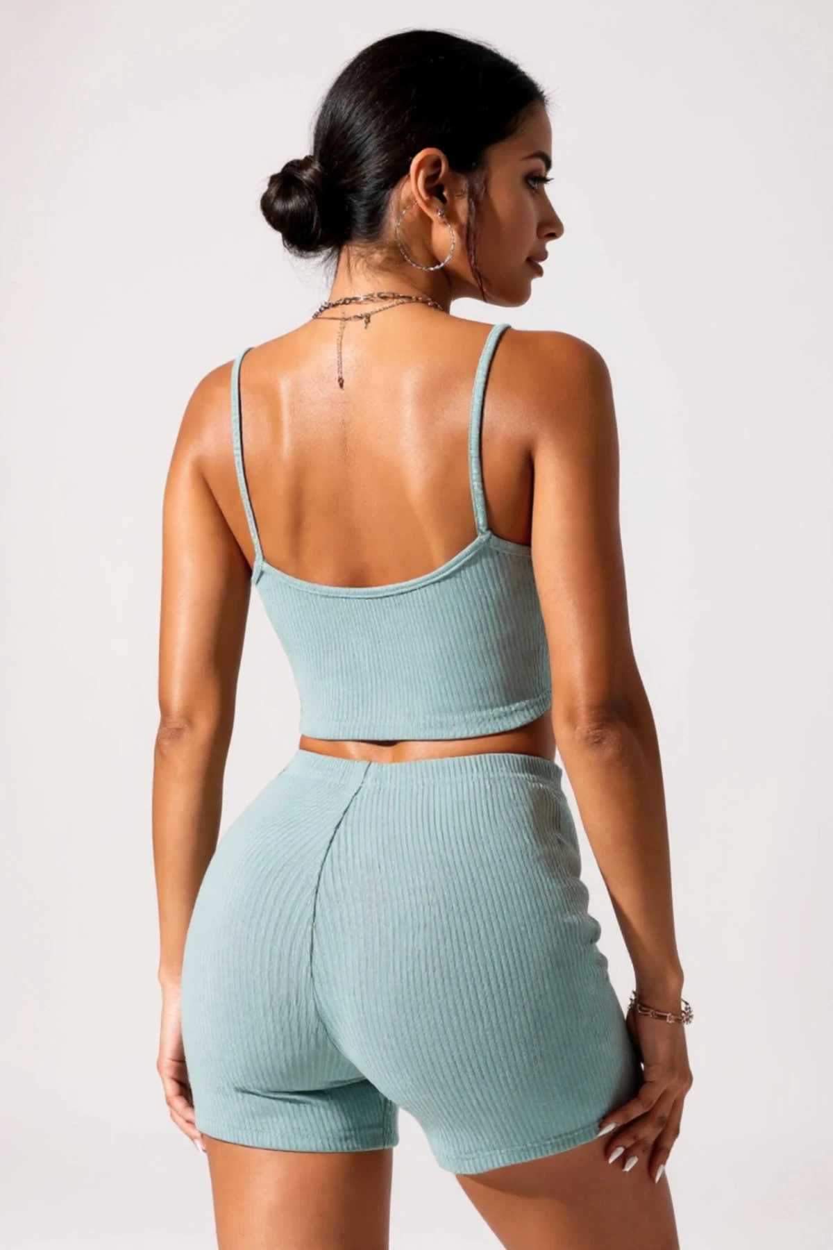 Kadın Açık Mavi Şortlu Kaşkorse Gecelik Takım – Modern, Konforlu ve Günlük Kombinlere Uygun