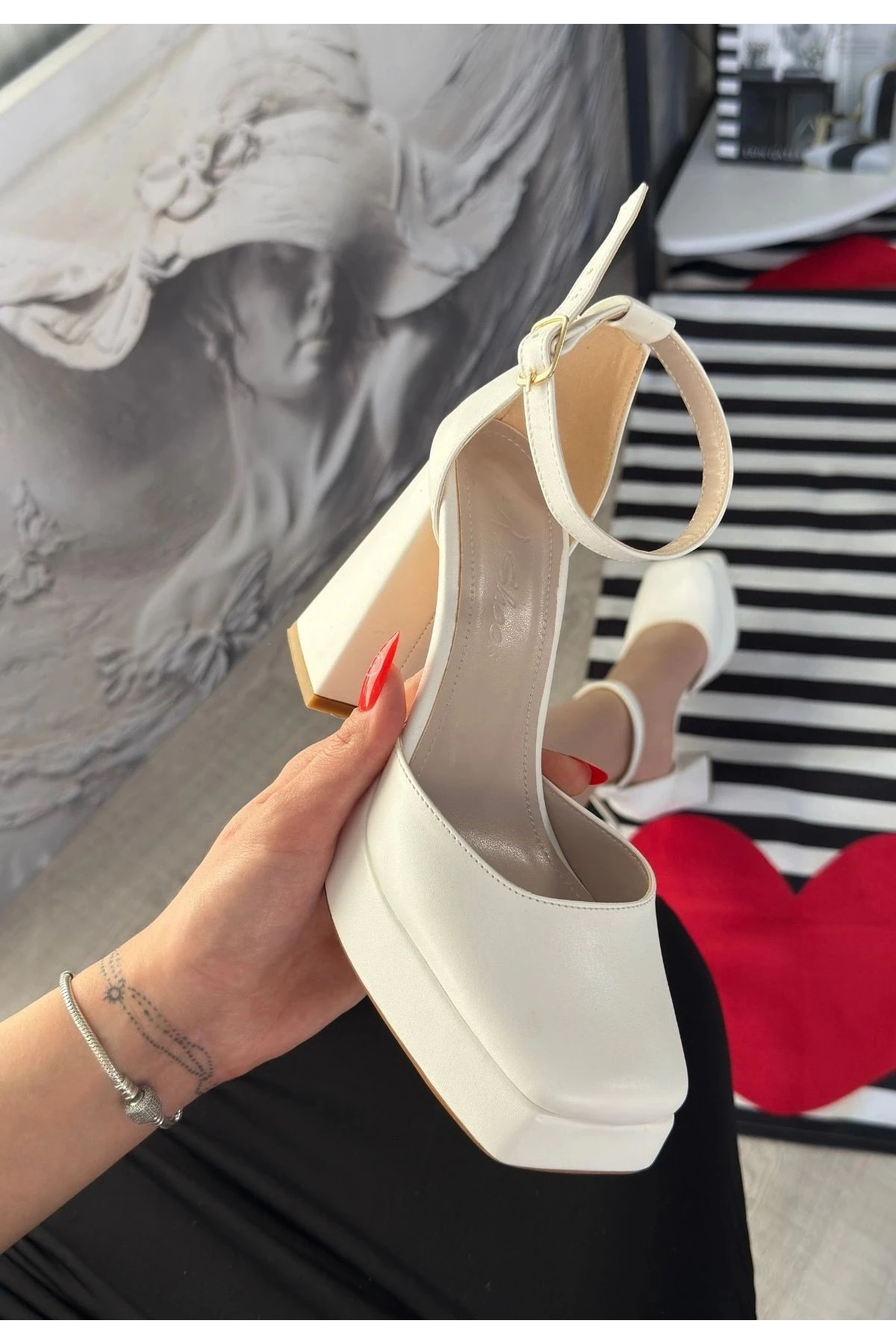 Kawer Beyaz Cilt Topuklu Ayakkabı