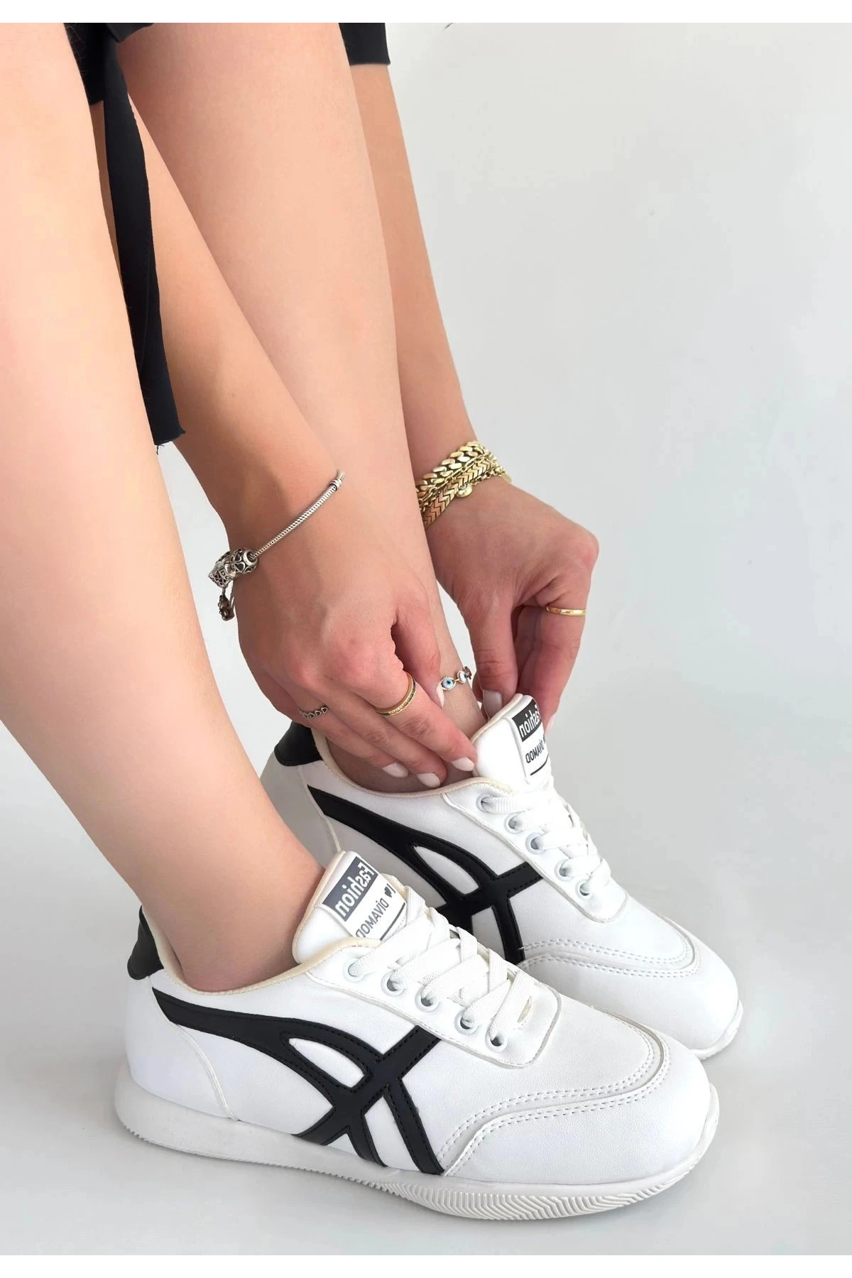 Zlay Beyza Cilt Siyah Detaylı Bağcıklı Spor Ayakkabı