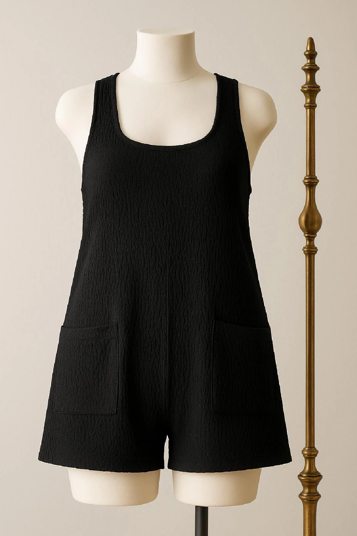 Kadın Siyah Mini Cepli Tulum Plaj Elbisesi – Şık, Rahat ve 4 Mevsim Kullanıma Uygun