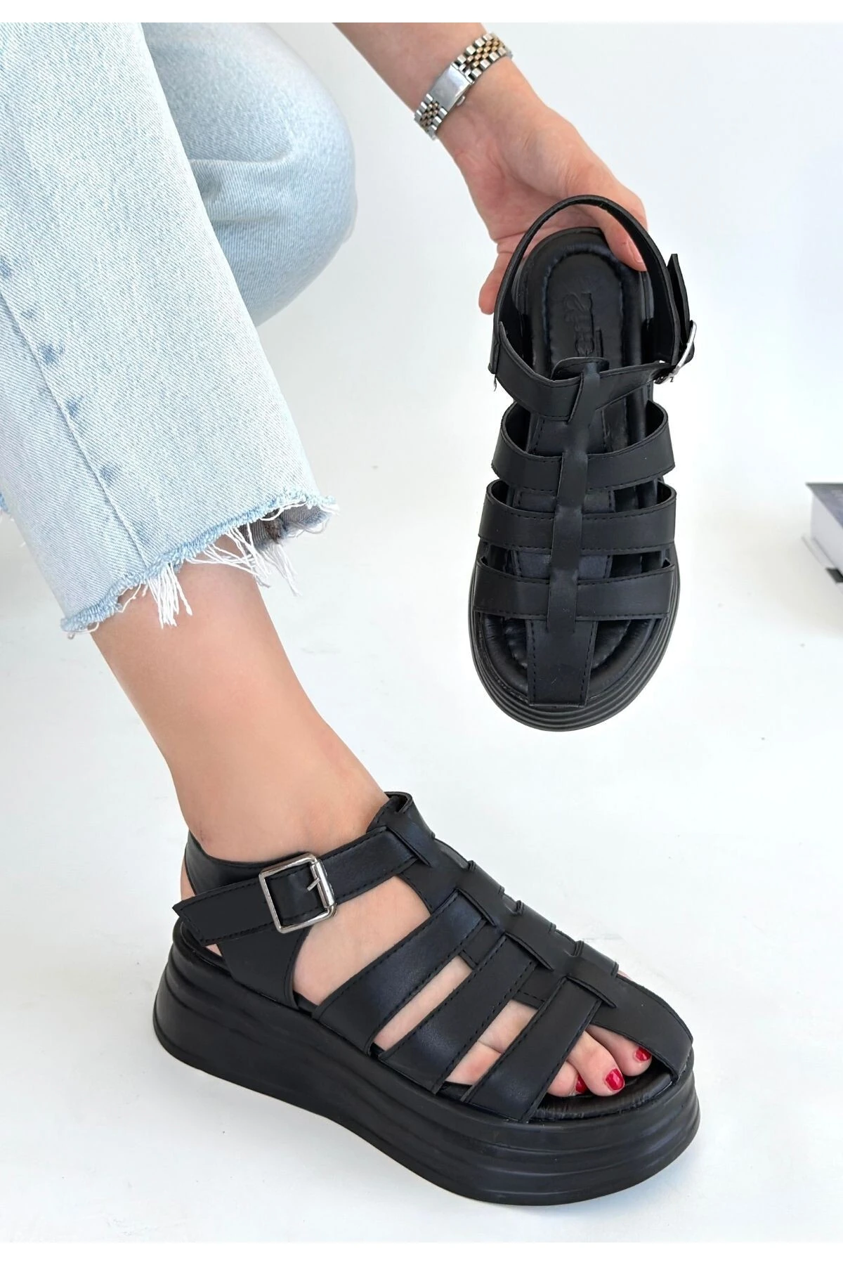 Toten Siyah Cilt Kemerli Sandalet - Lisinya