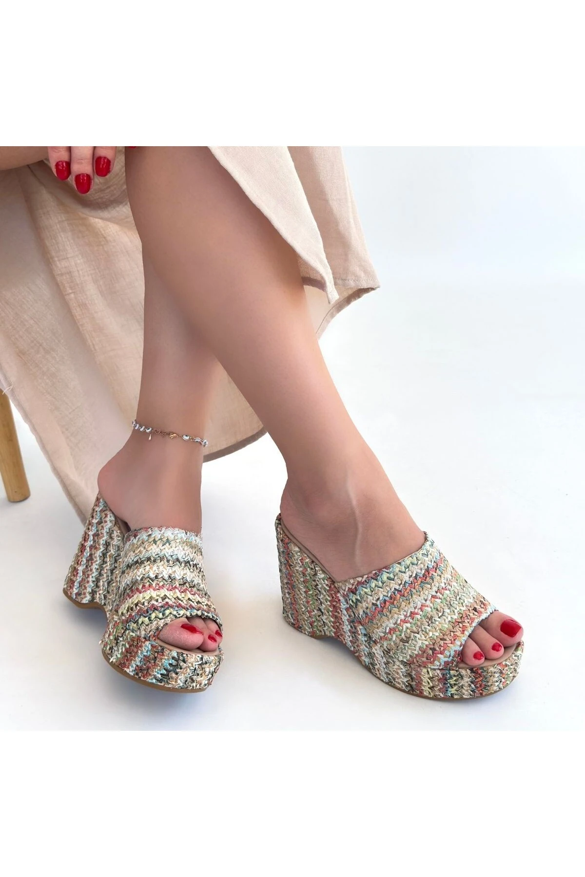 Tlay Kilim Desenli Dolgu Topuk Terlik -