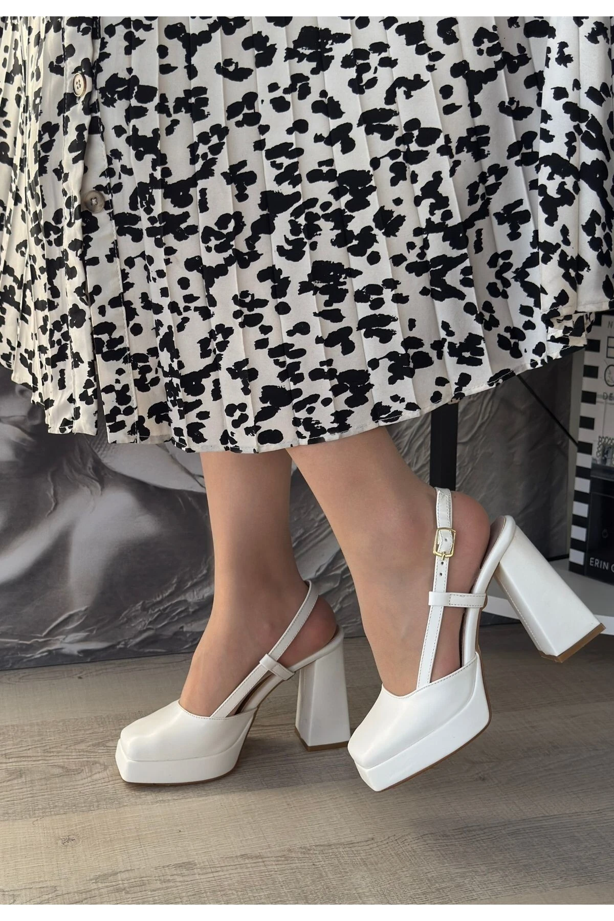Mety Beyaz Cilt Topuklu Ayakkabı - Lisinya