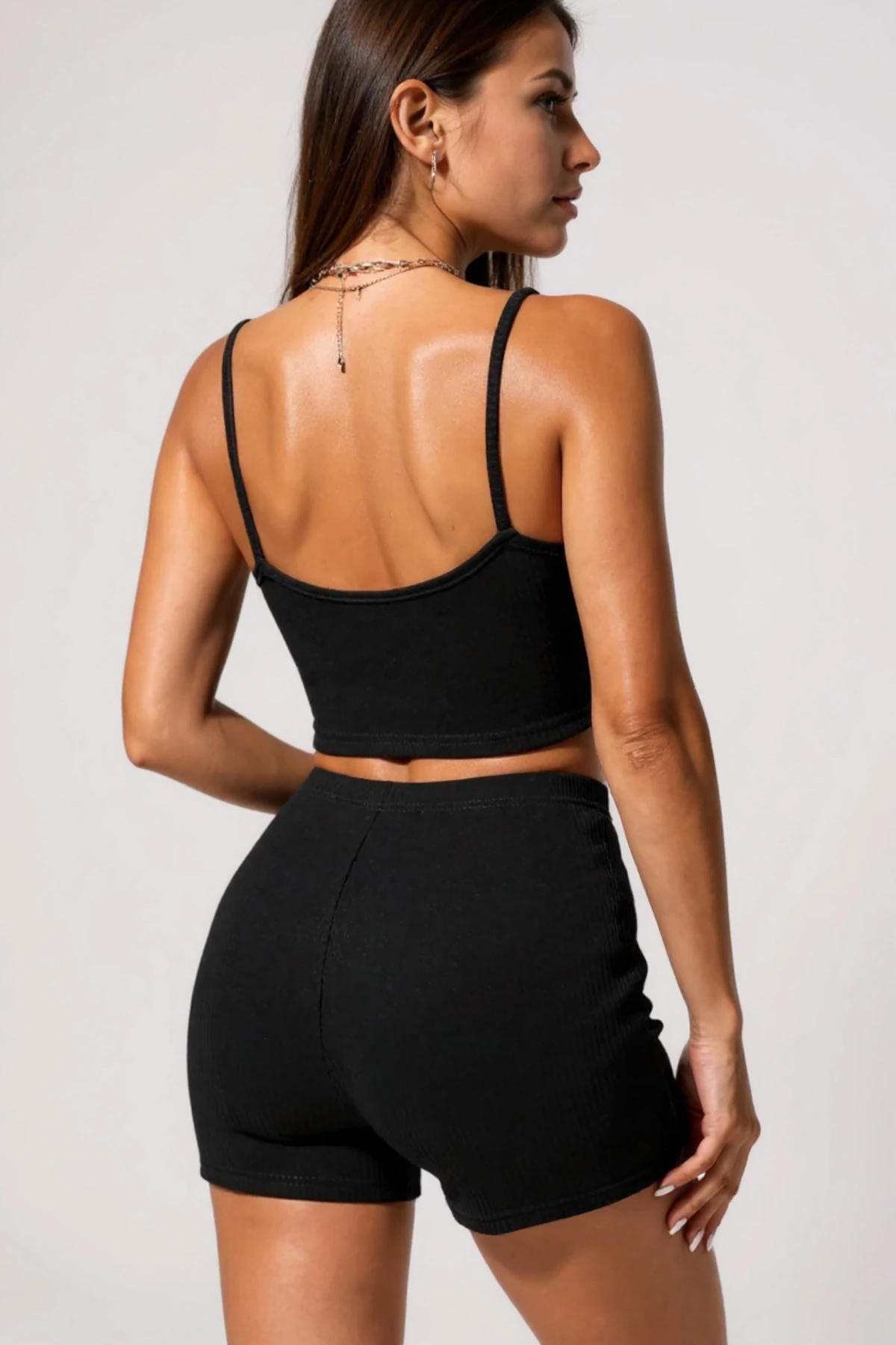 Kadın Siyah Şortlu Kaşkorse Gecelik Takım – Modern, Konforlu ve Günlük Kombinlere Uygun