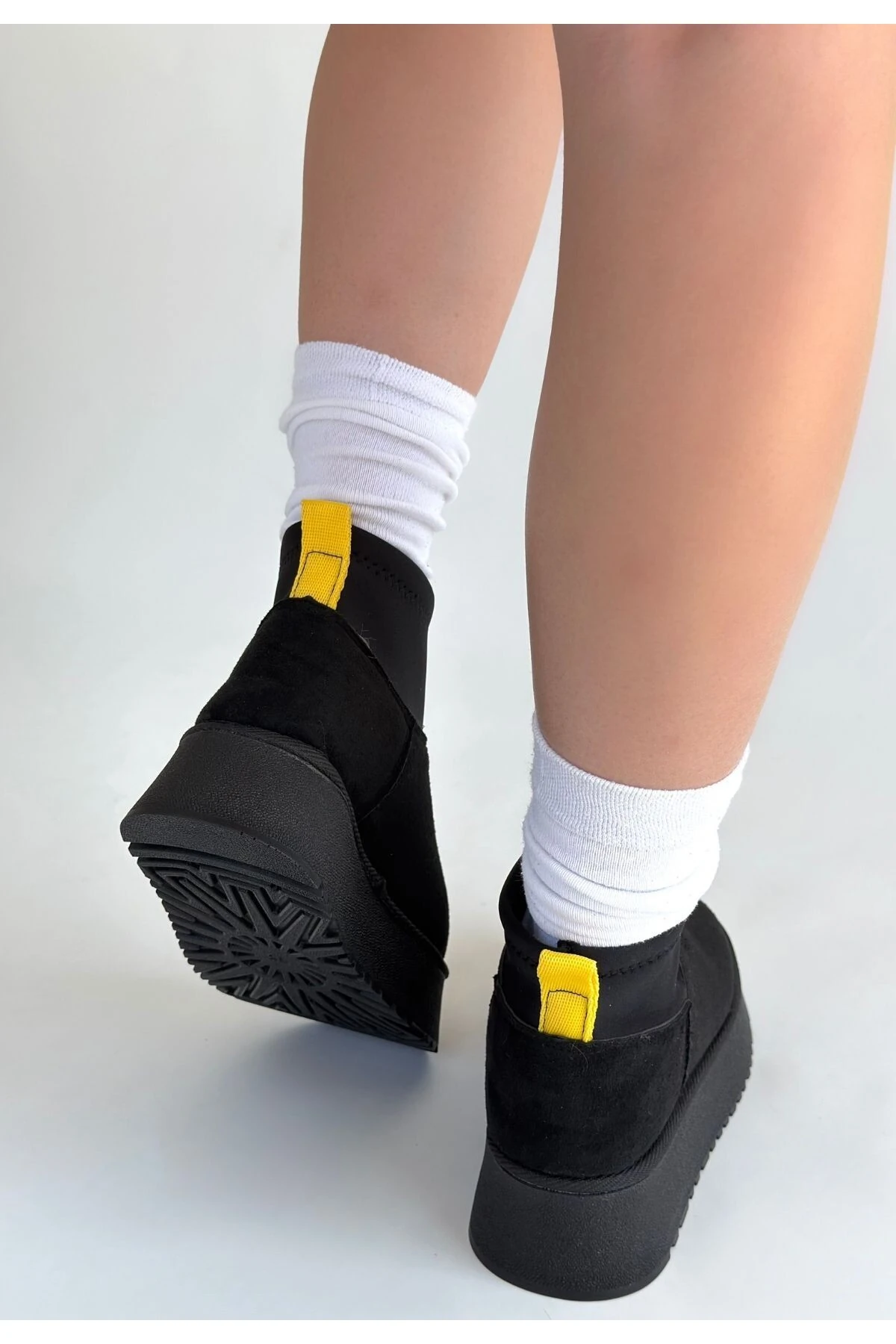 Cuen Siyah Süet Bot - Lisinya