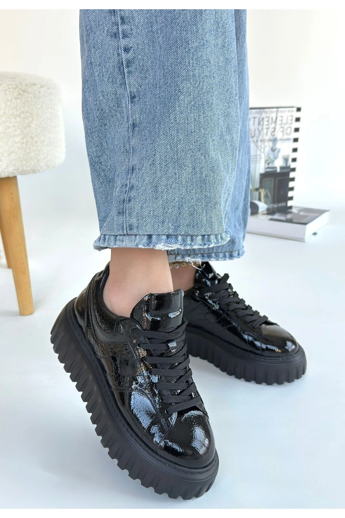 Gesti Siyah Rugan Bağcıklı Spor Ayakkabı