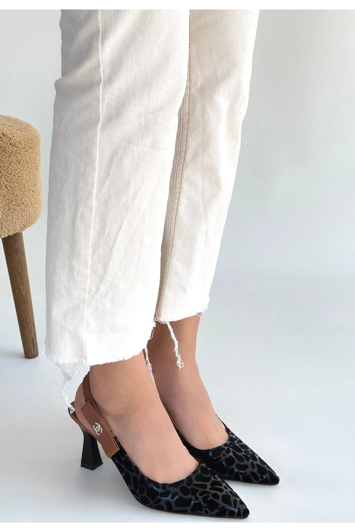 Toran Siyah Rugan Siyah Süet Detaylı Topuklu Ayakkabı