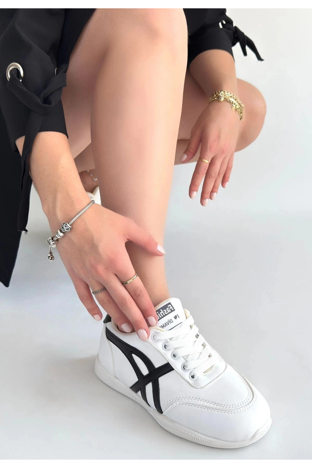 Zlay Beyza Cilt Siyah Detaylı Bağcıklı Spor Ayakkabı