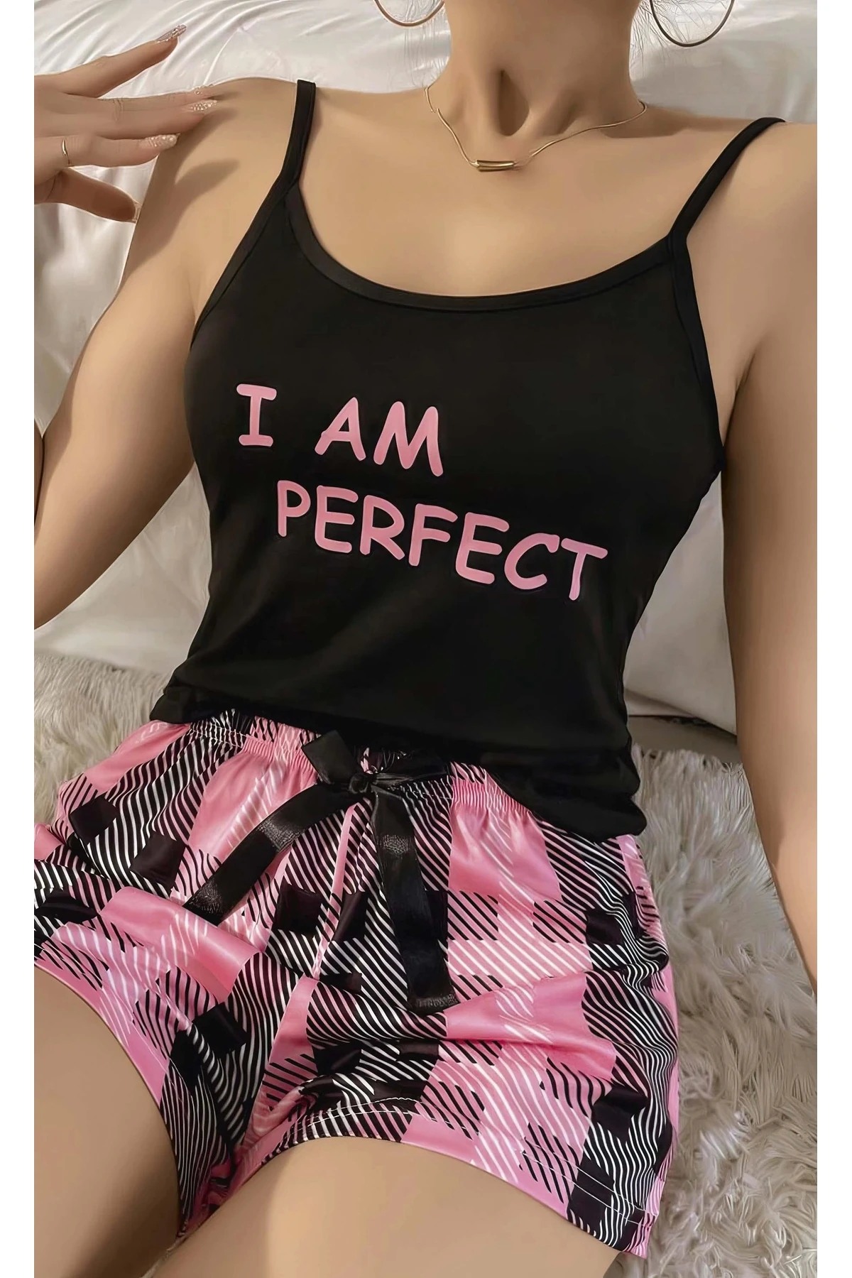 Kadın Siyah Kare Desenli Askılı Şortlu Pijama Takım 5012