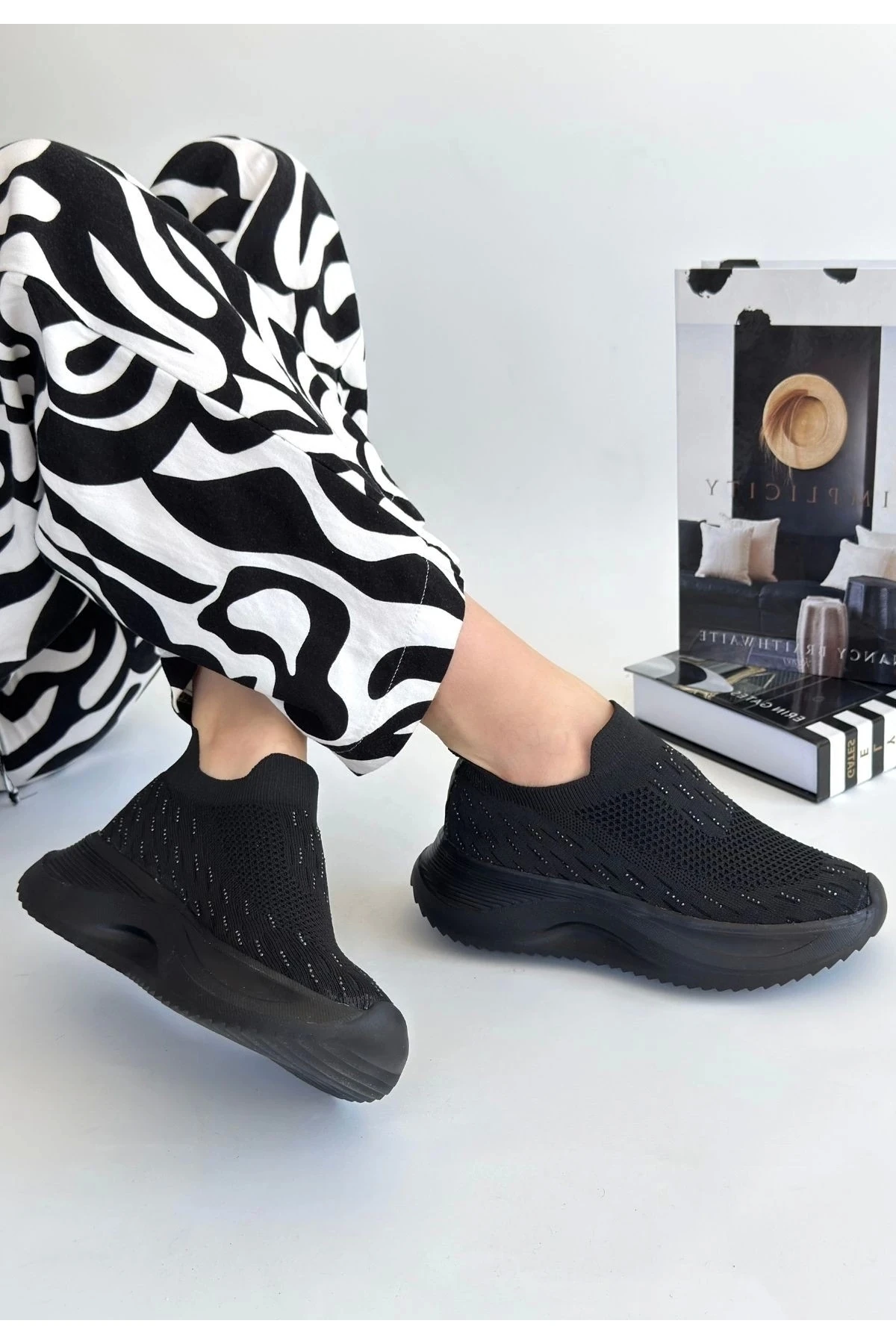 Soord Siyah Triko Boncuk İşlemeli Spor Ayakkabı