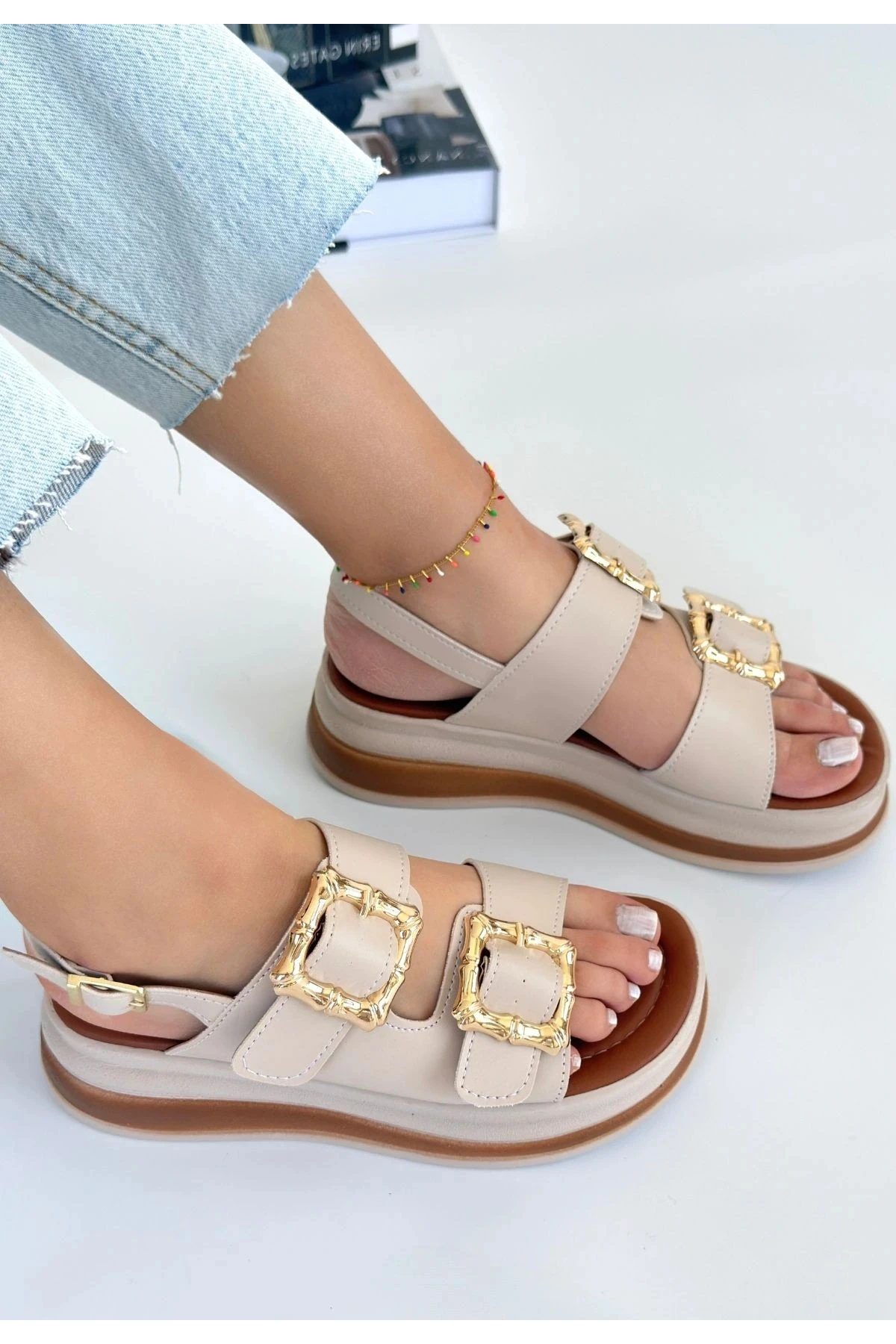 Stan Bej Cilt Sandalet