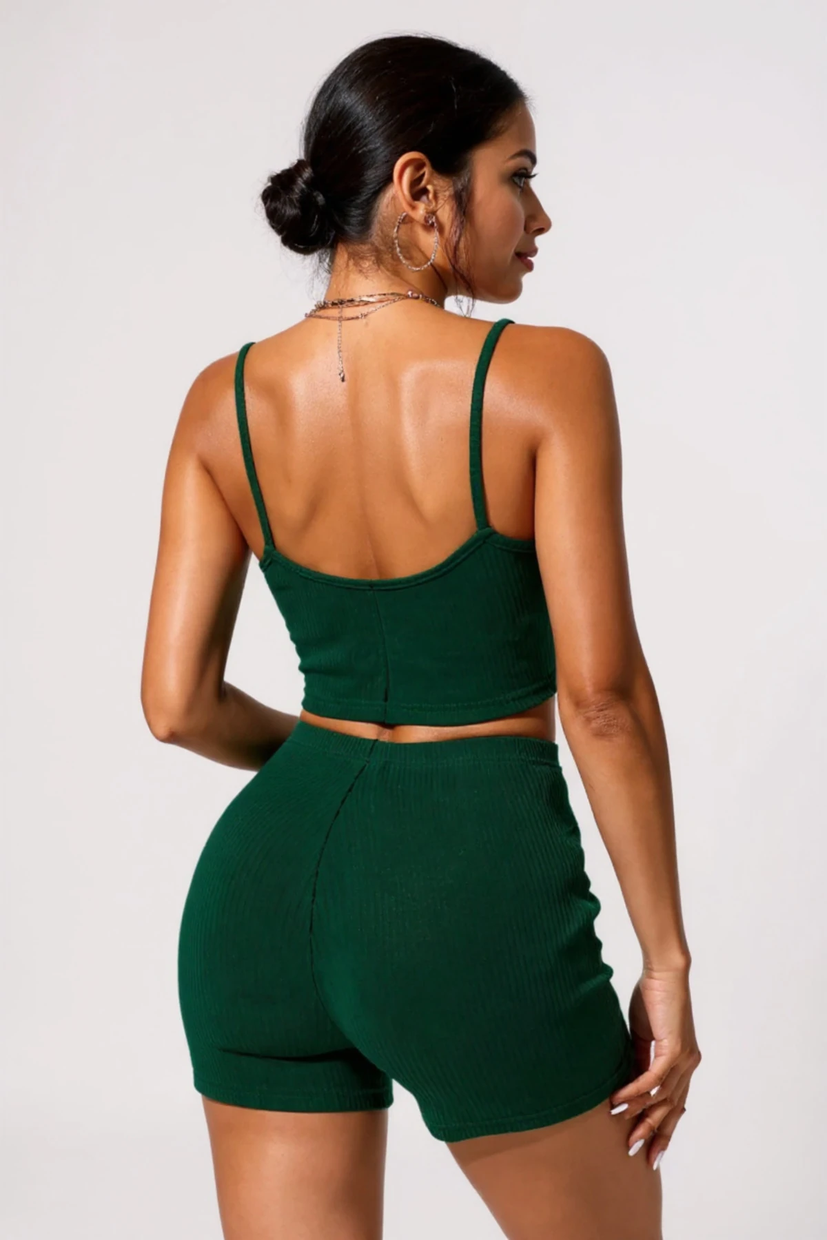 Kadın Yeşil Şortlu Kaşkorse Gecelik Takım – Modern, Konforlu ve Günlük Kombinlere Uygun