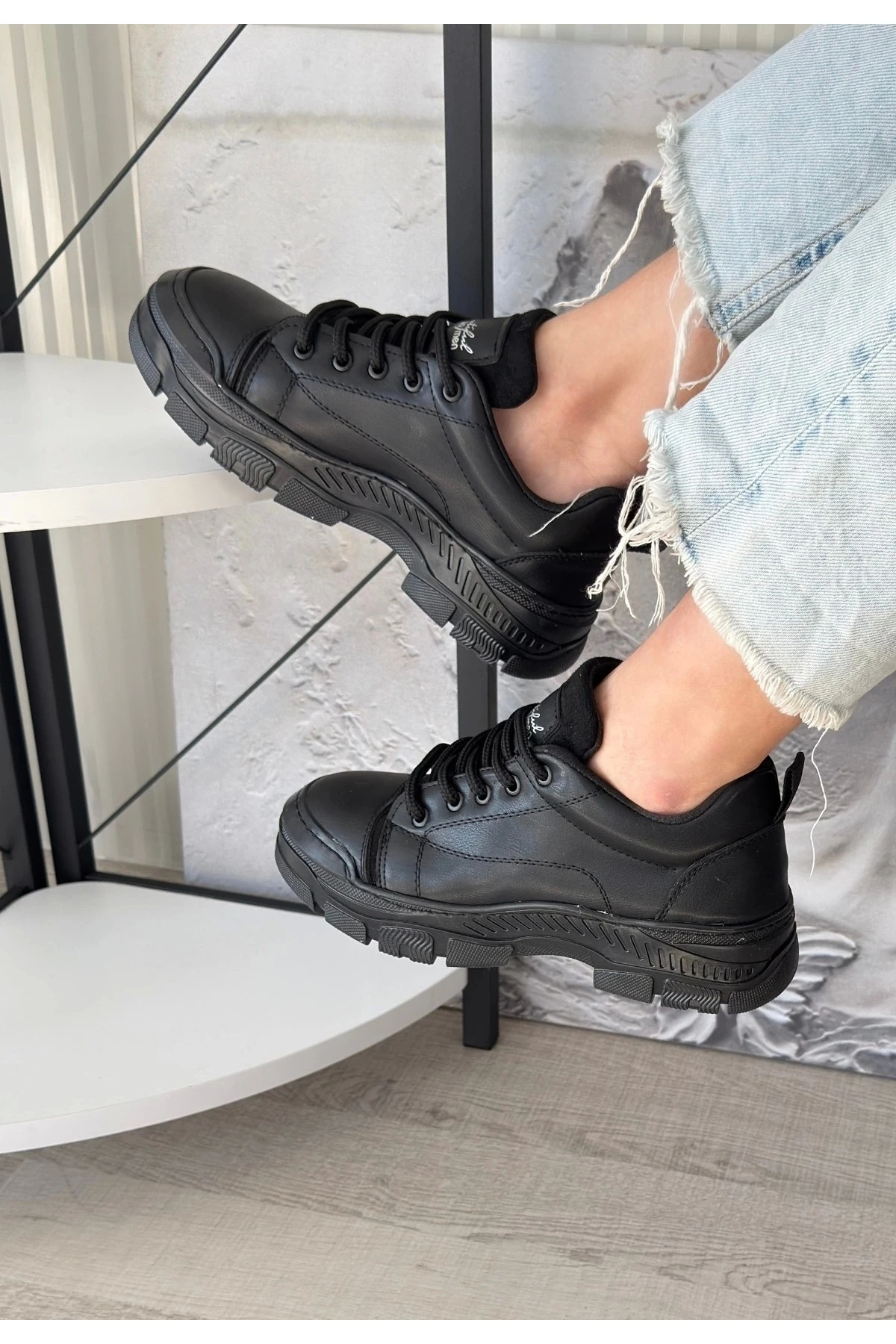 Jule Siyah Cilt Bağcıklı Spor Ayakkabı