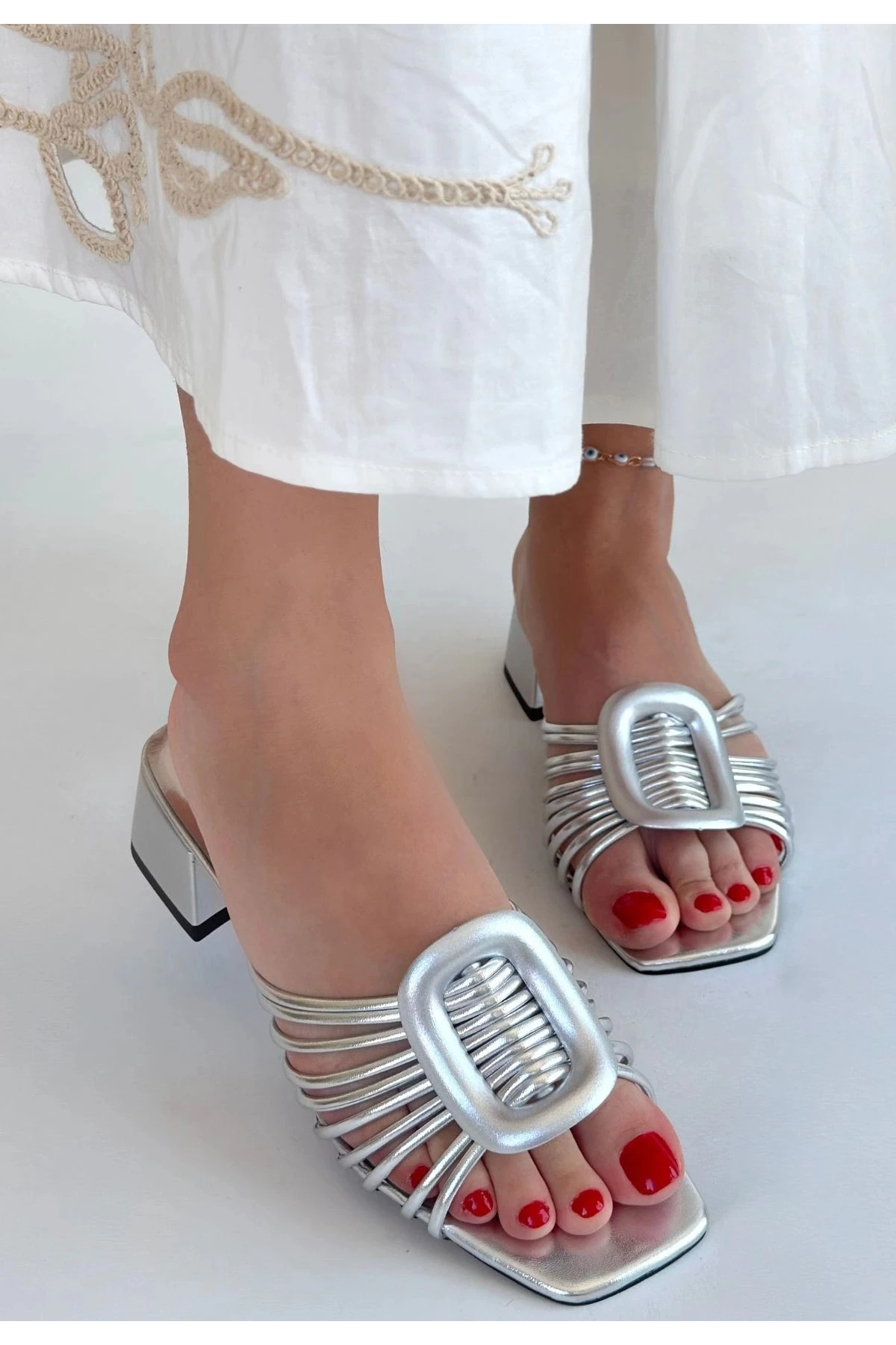 Anca Gümüş Rugan Topuklu Terlik - Lisinya