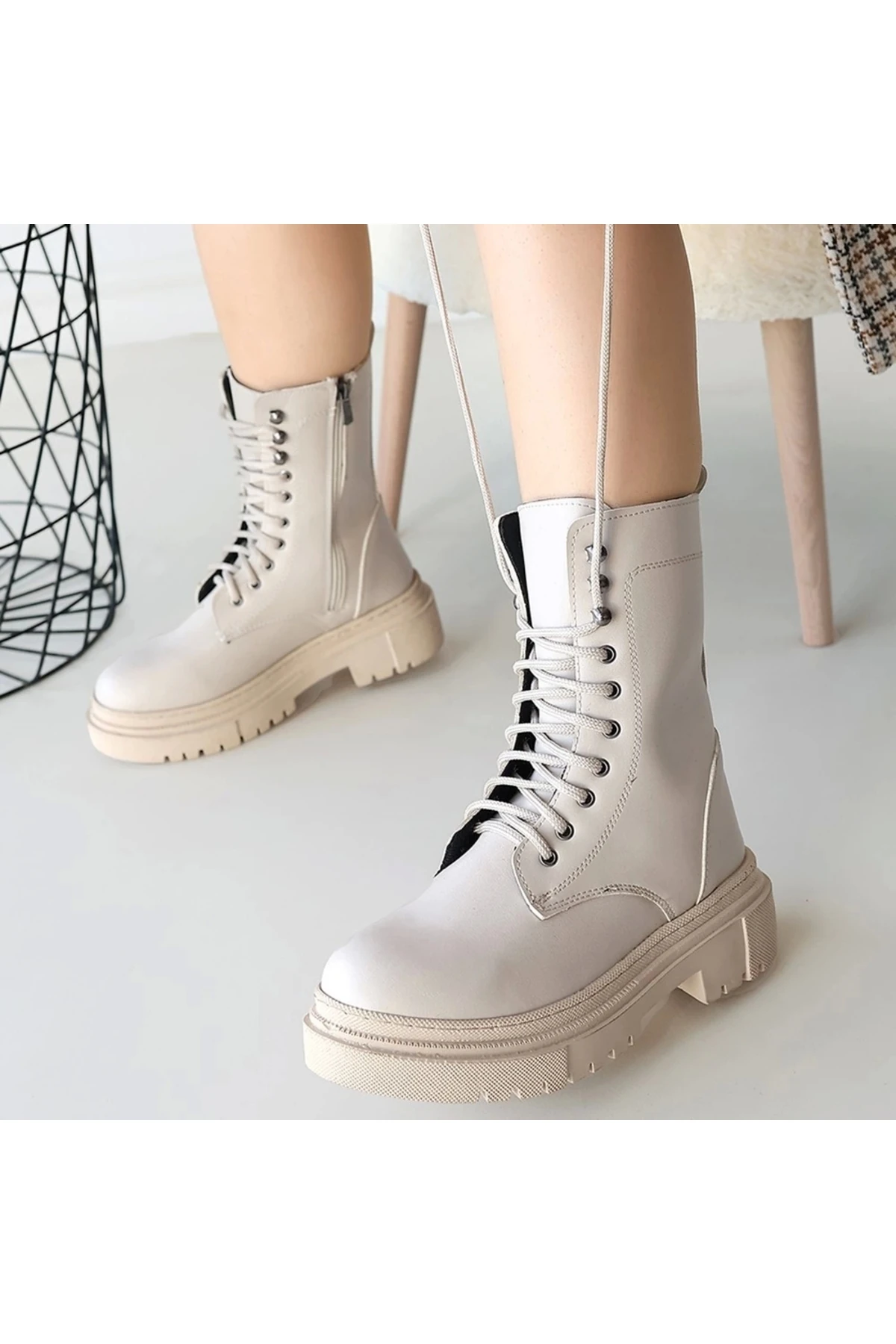 Caxa Bej Cilt Bağcıklı Bot