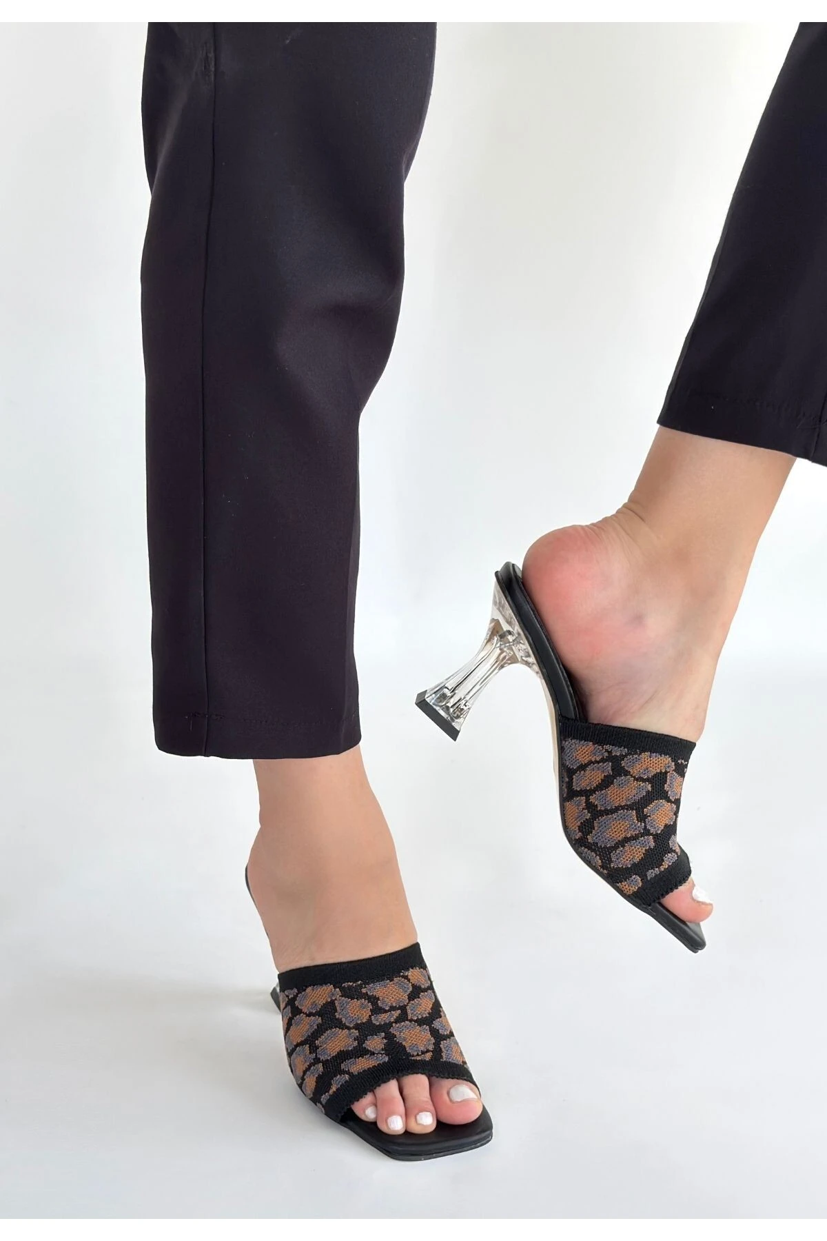 Erja Siyah Desenli Triko Topuklu Terlik