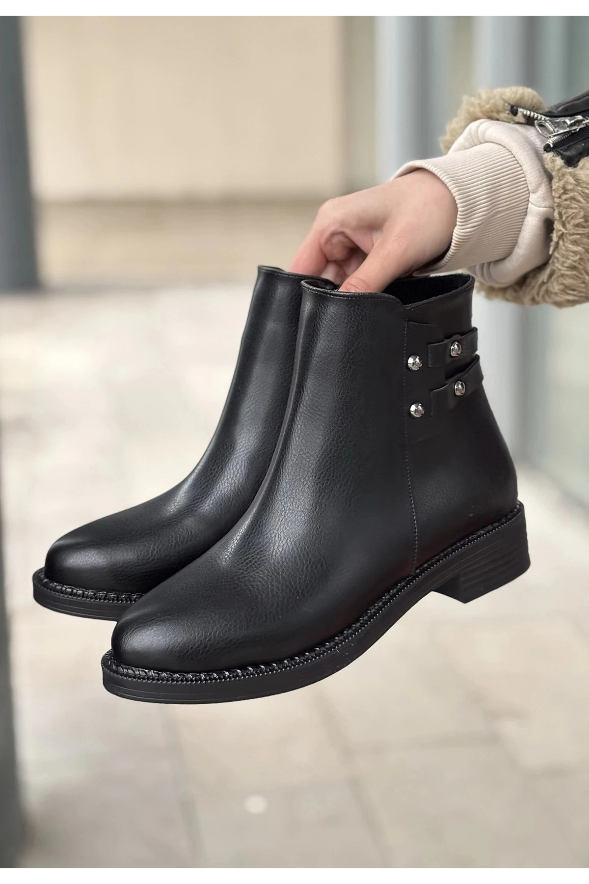 Siari Siyah Cilt Topuklu Bot - Lisinya